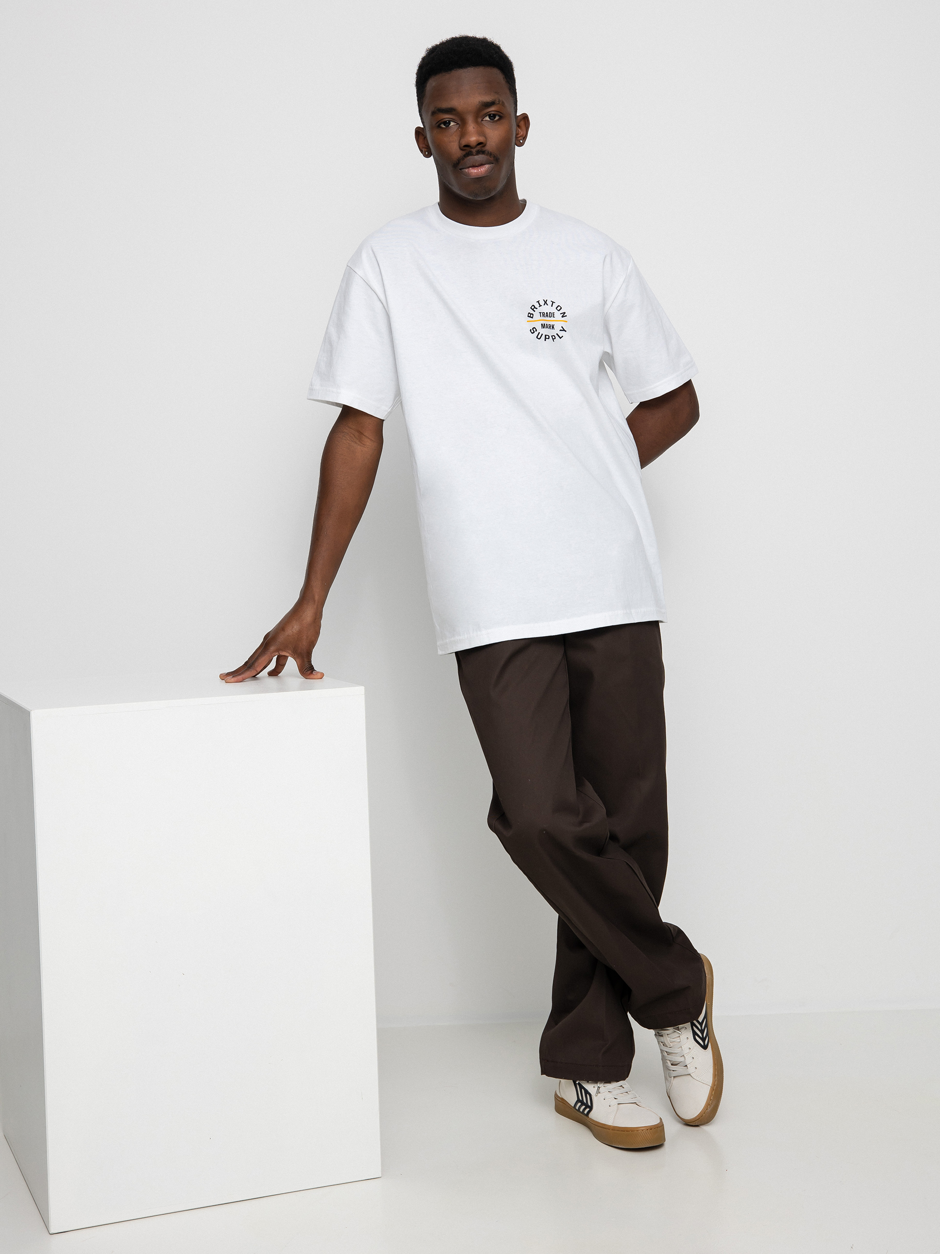 T-shirt Brixton Oath V (white/golden glow)