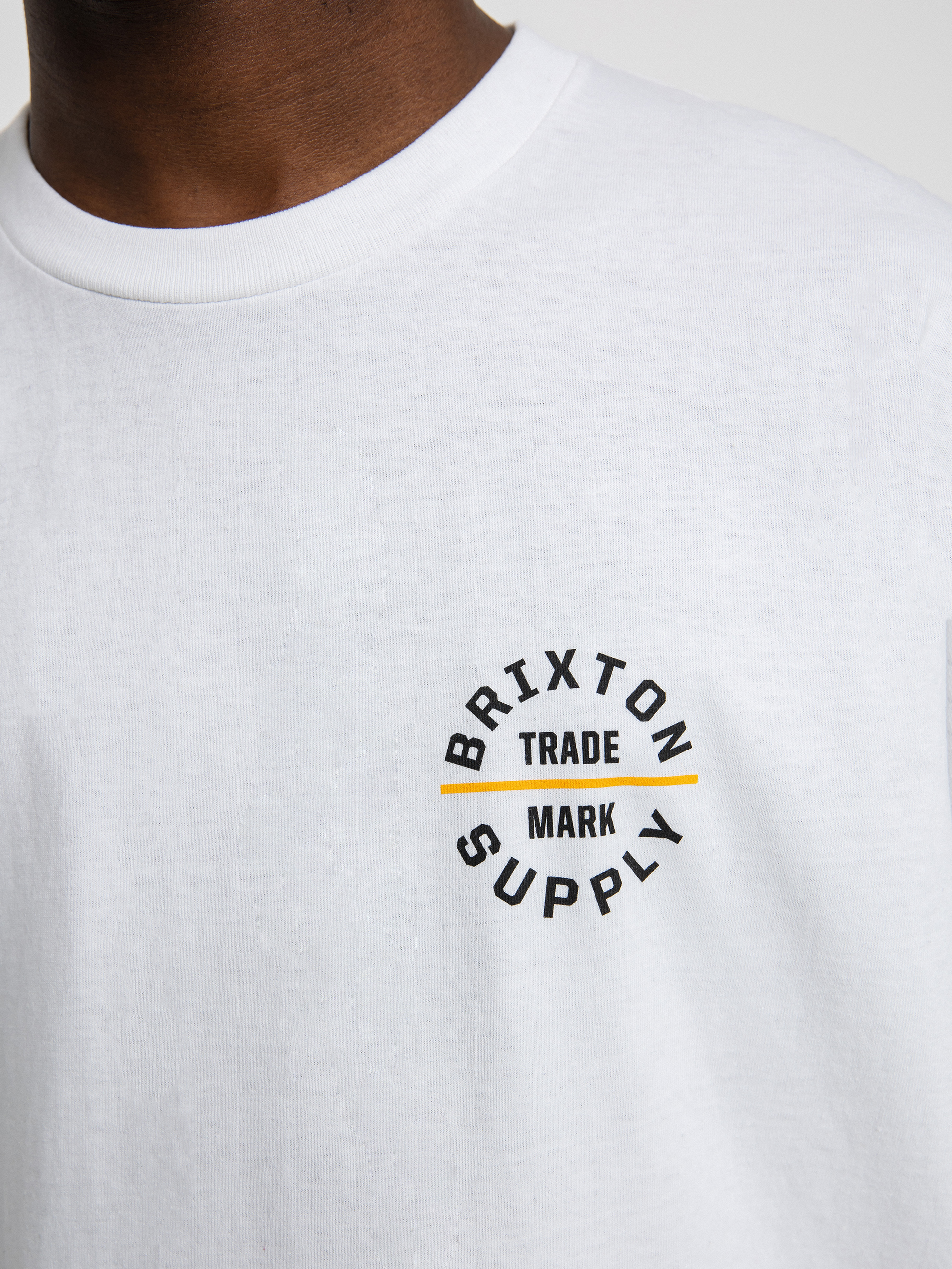 T-shirt Brixton Oath V (white/golden glow)