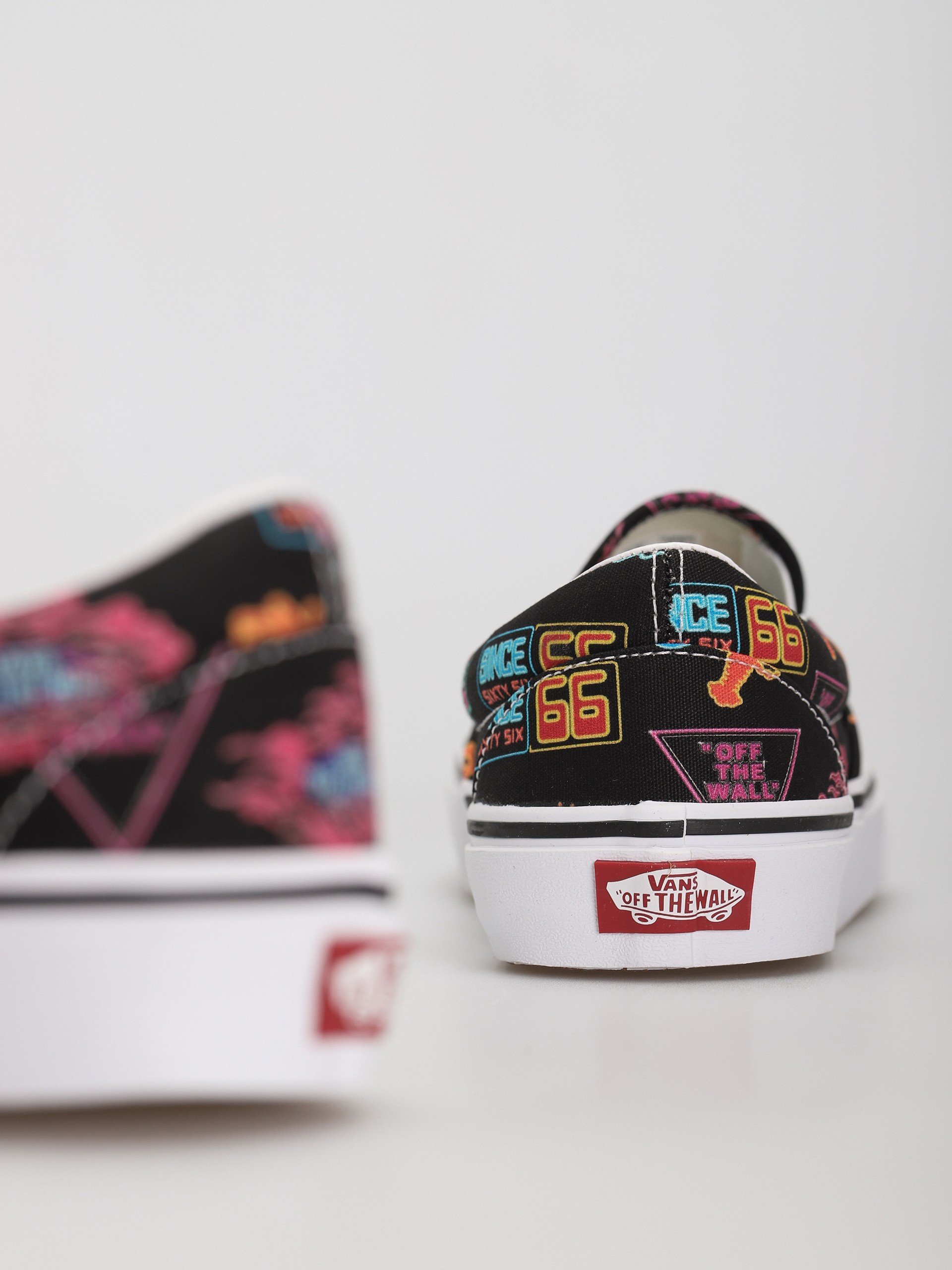 Buty Vans Classic Slip On (vans market/black/neon)