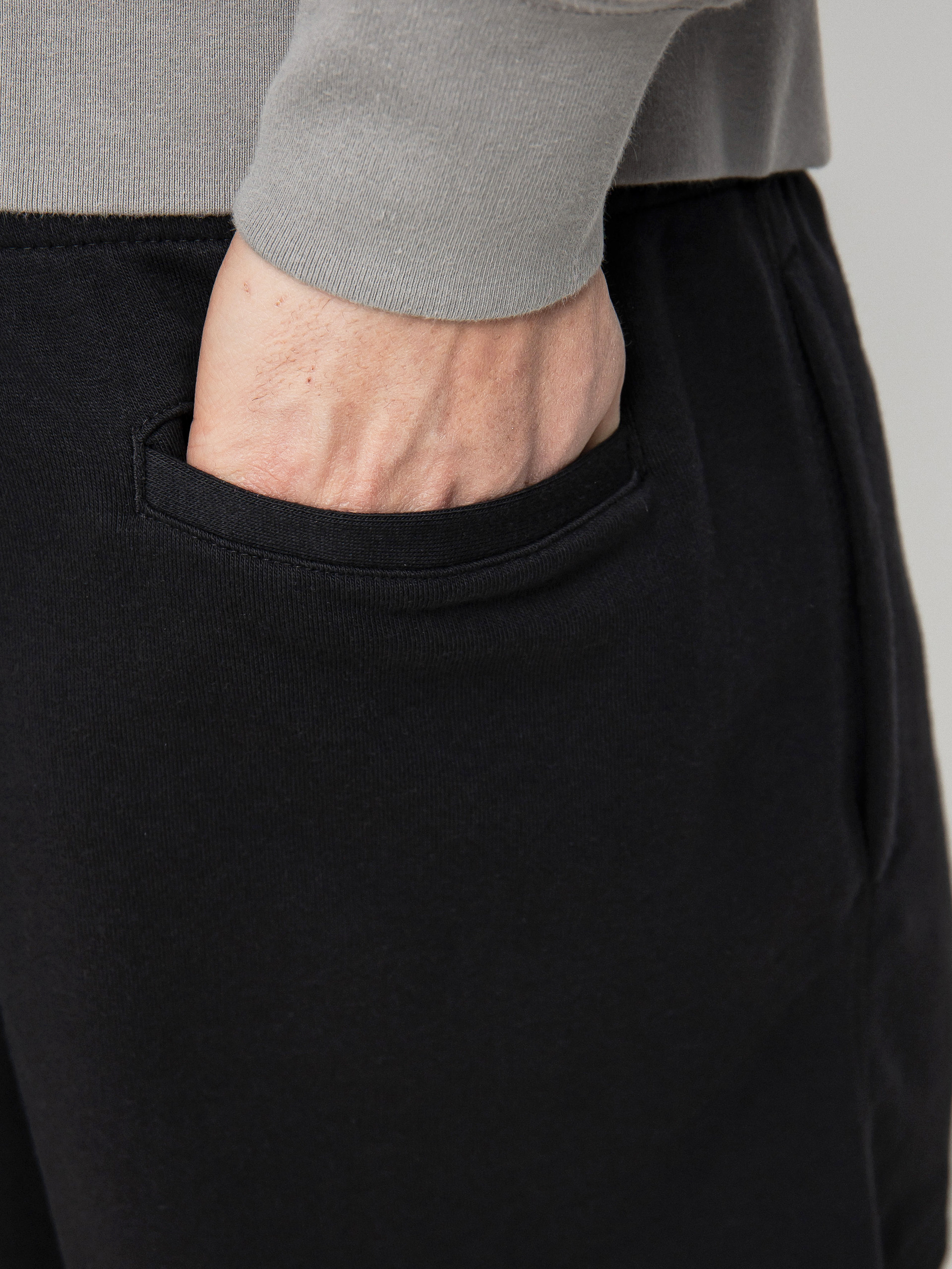 Szorty New Balance Essentials Uni Ssentials (black)