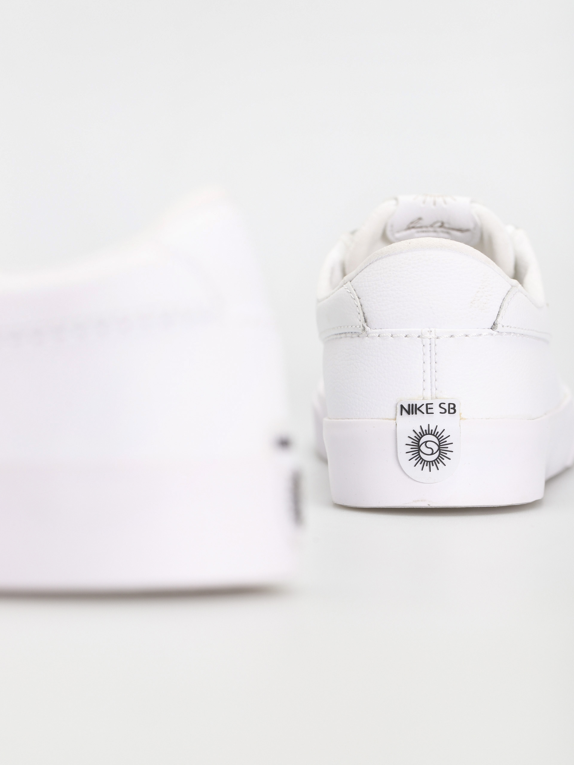 Buty Nike SB Shane Prm (white/metallic gold white white)