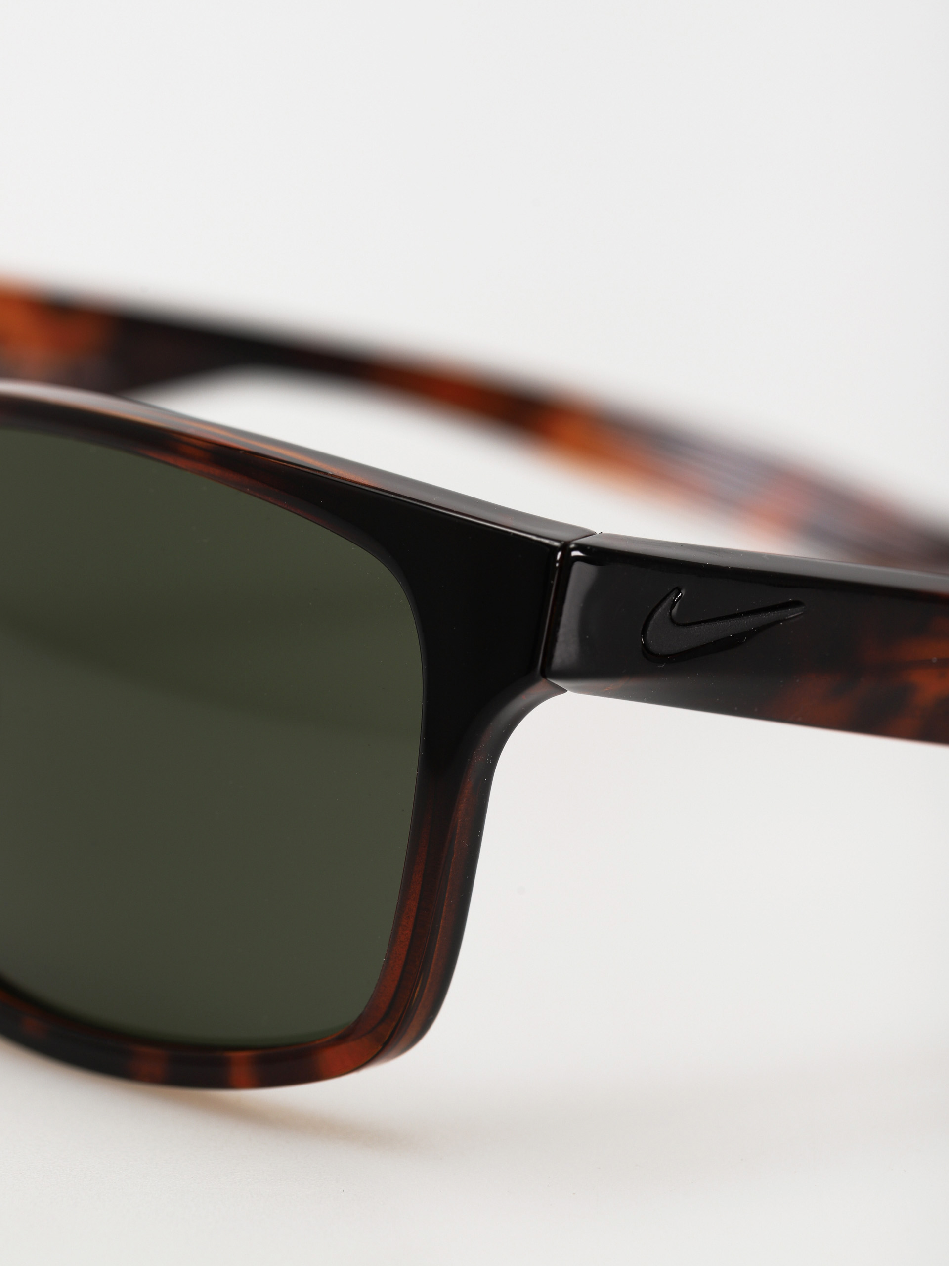 Okulary przeciwsłoneczne Nike Essential Chaser (tortoise/black green lens)