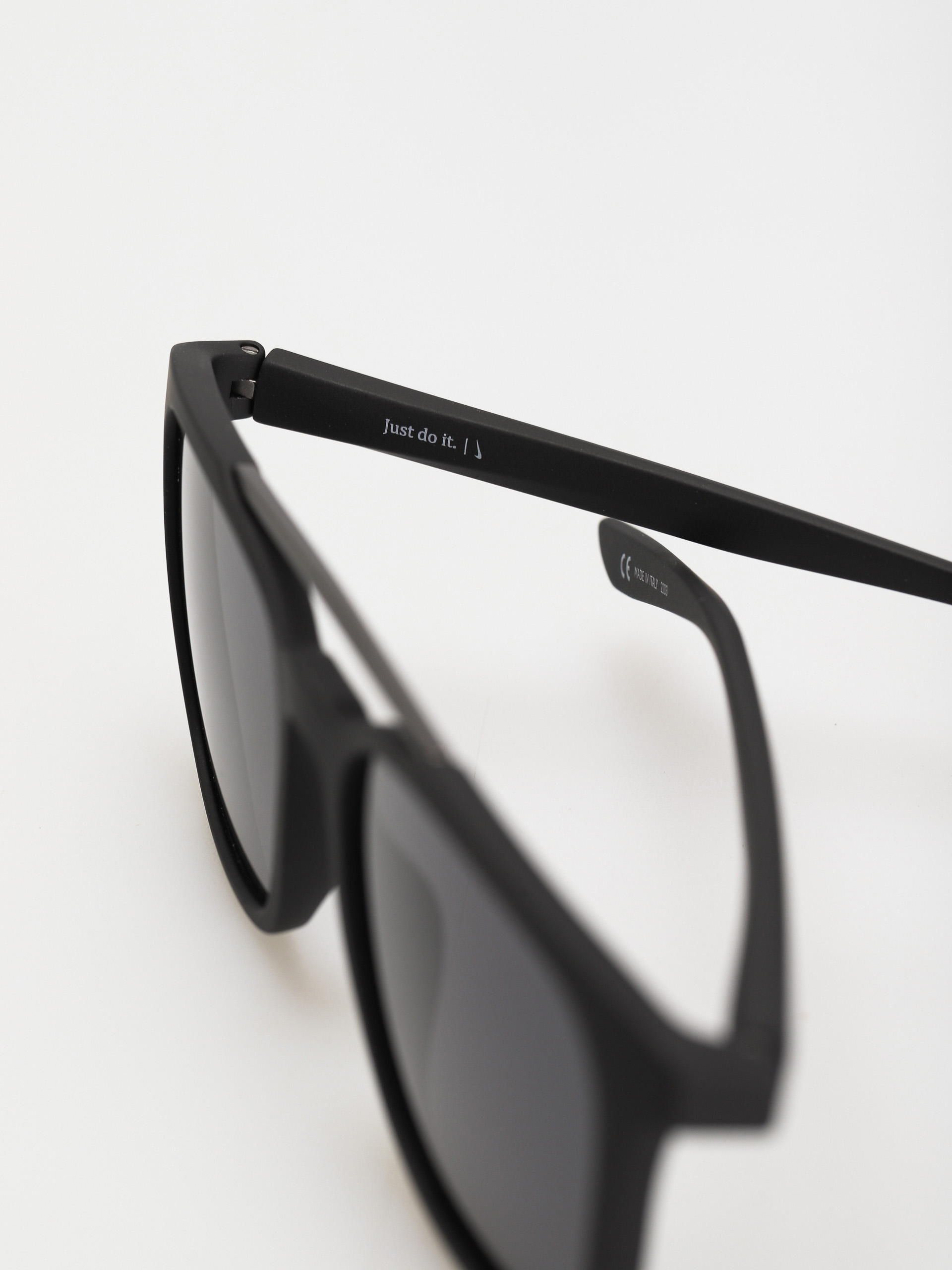 Okulary przeciwsłoneczne Nike Windfall (matte black/grey lens)
