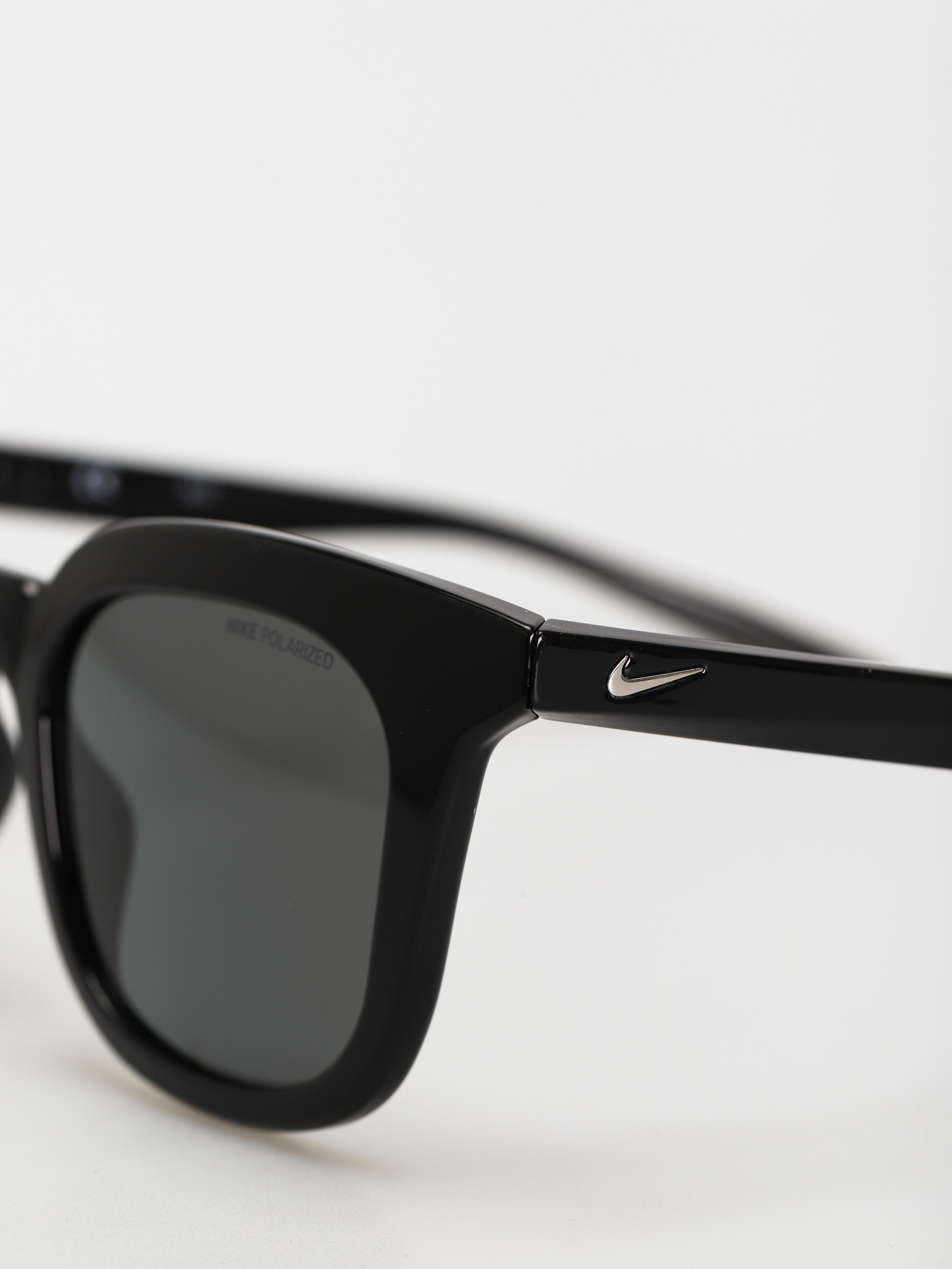 Okulary przeciwsłoneczne Nike Myriad (shiny black/silver grey polarized lens)