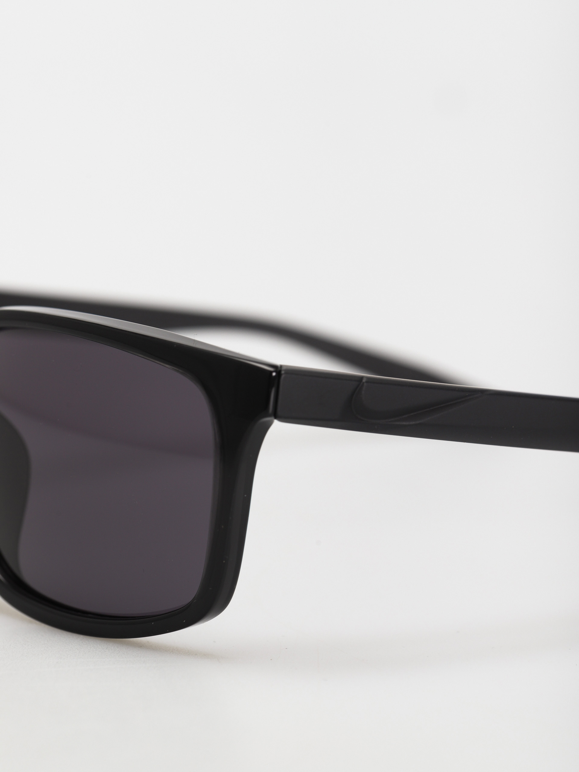 Okulary przeciwsłoneczne Nike Chaser Ascent (black/dark grey lens)