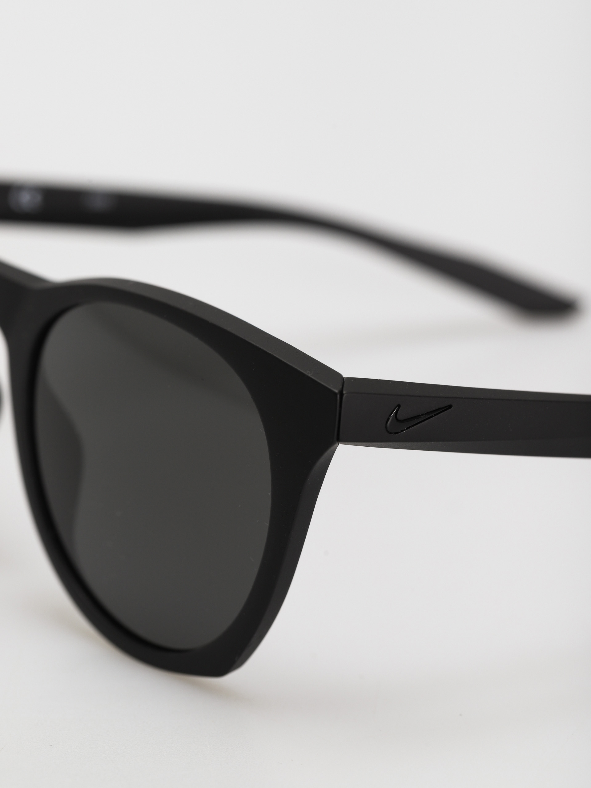 Okulary przeciwsłoneczne Nike Essential Horizon (matte black/black dark grey lens)