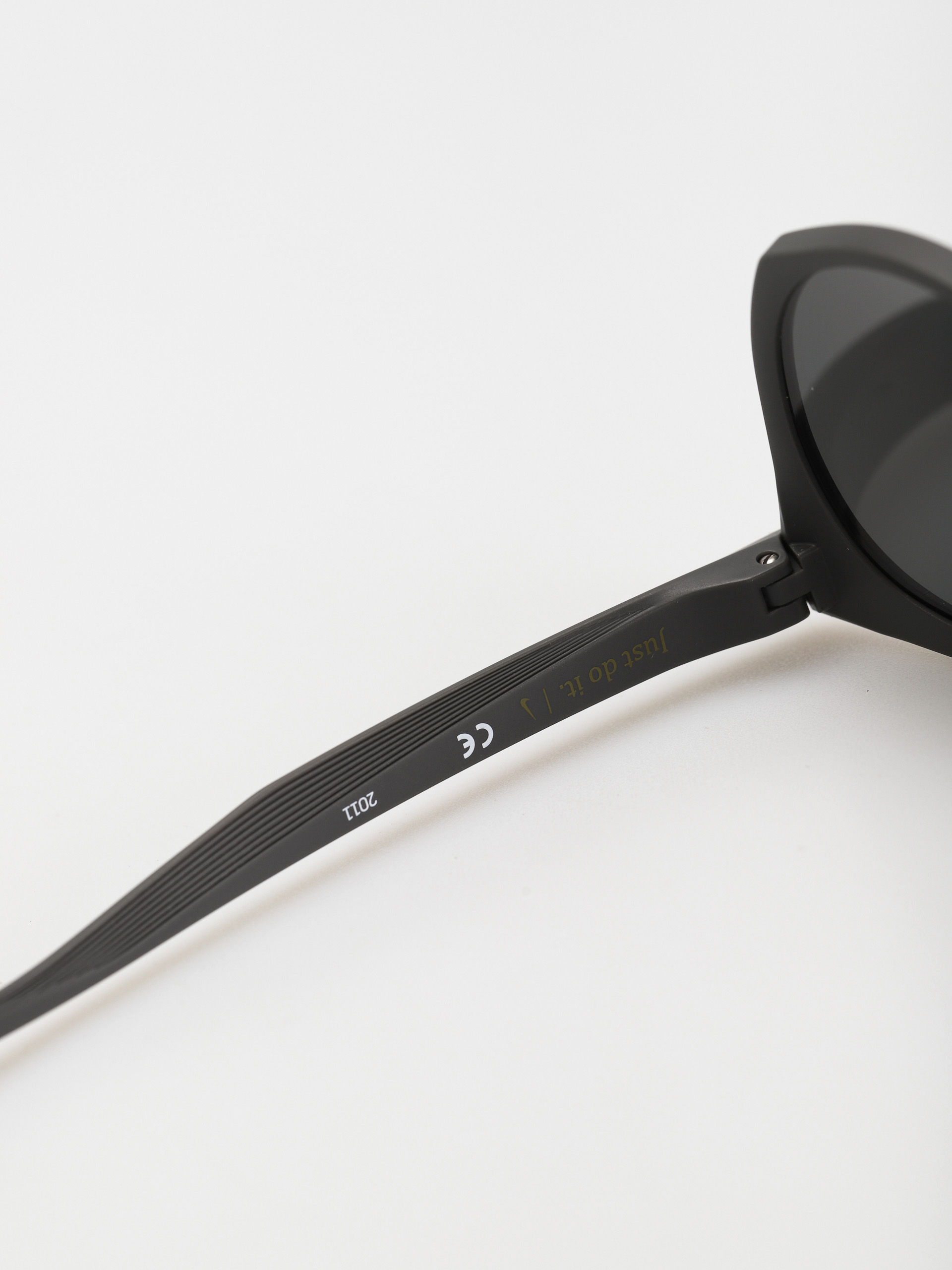 Okulary przeciwsłoneczne Nike Essential Horizon (matte sequoia/pewter grey w/ bronze mirror lens)