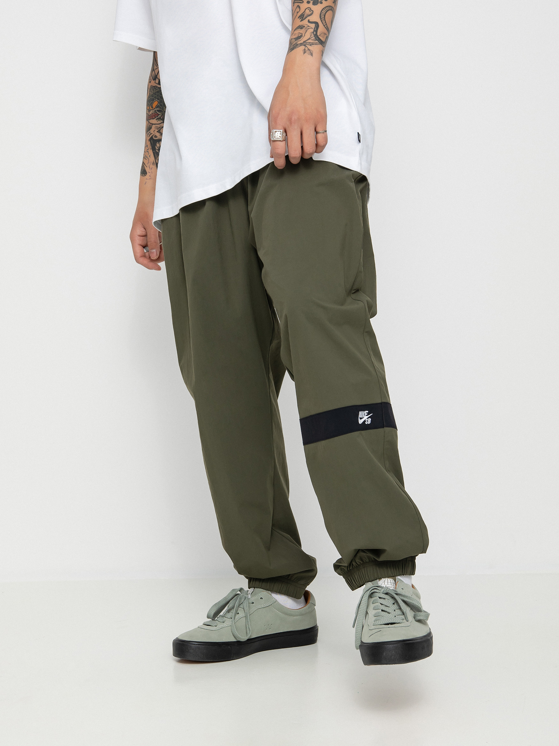 Spodnie Nike SB Essentials Track (cargo khaki/black)