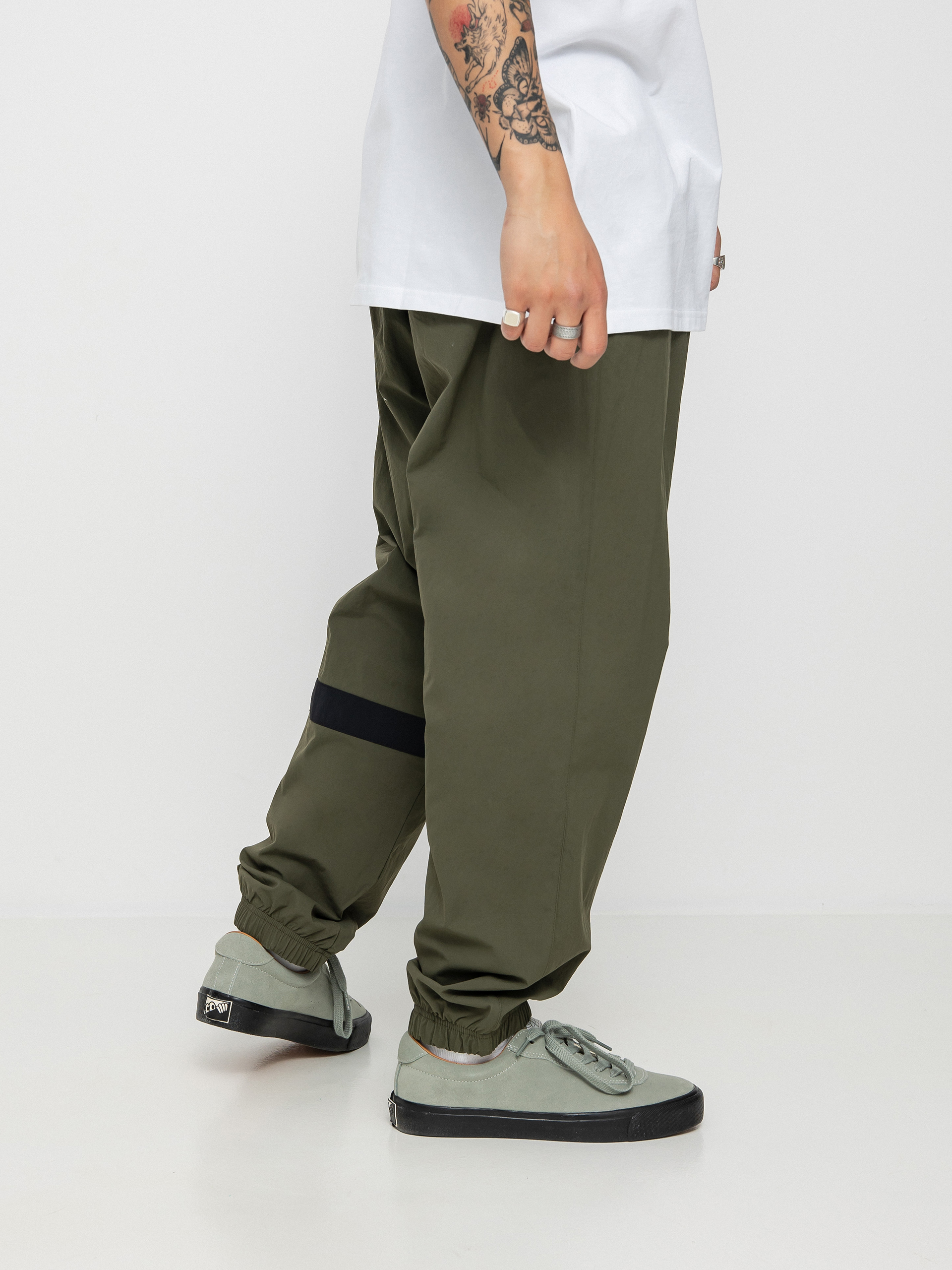 Spodnie Nike SB Essentials Track (cargo khaki/black)
