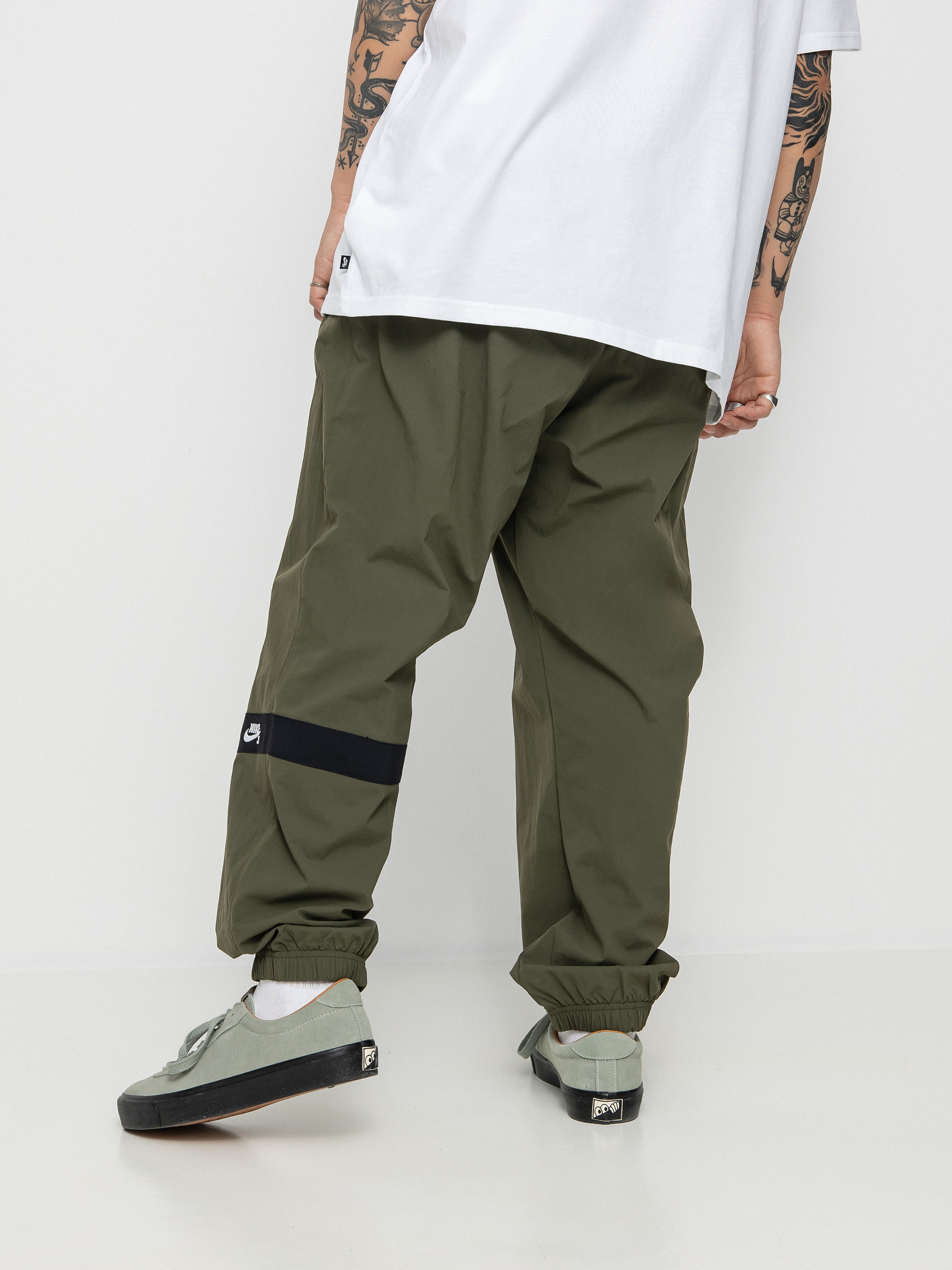 Spodnie Nike SB Essentials Track (cargo khaki/black)