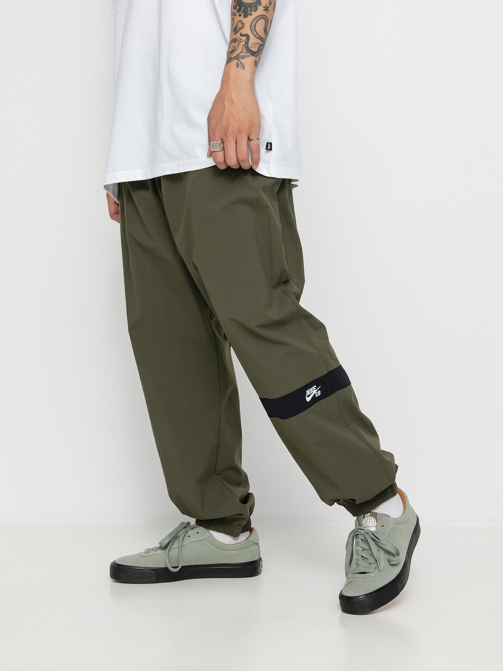 Spodnie Nike SB Essentials Track (cargo khaki/black)