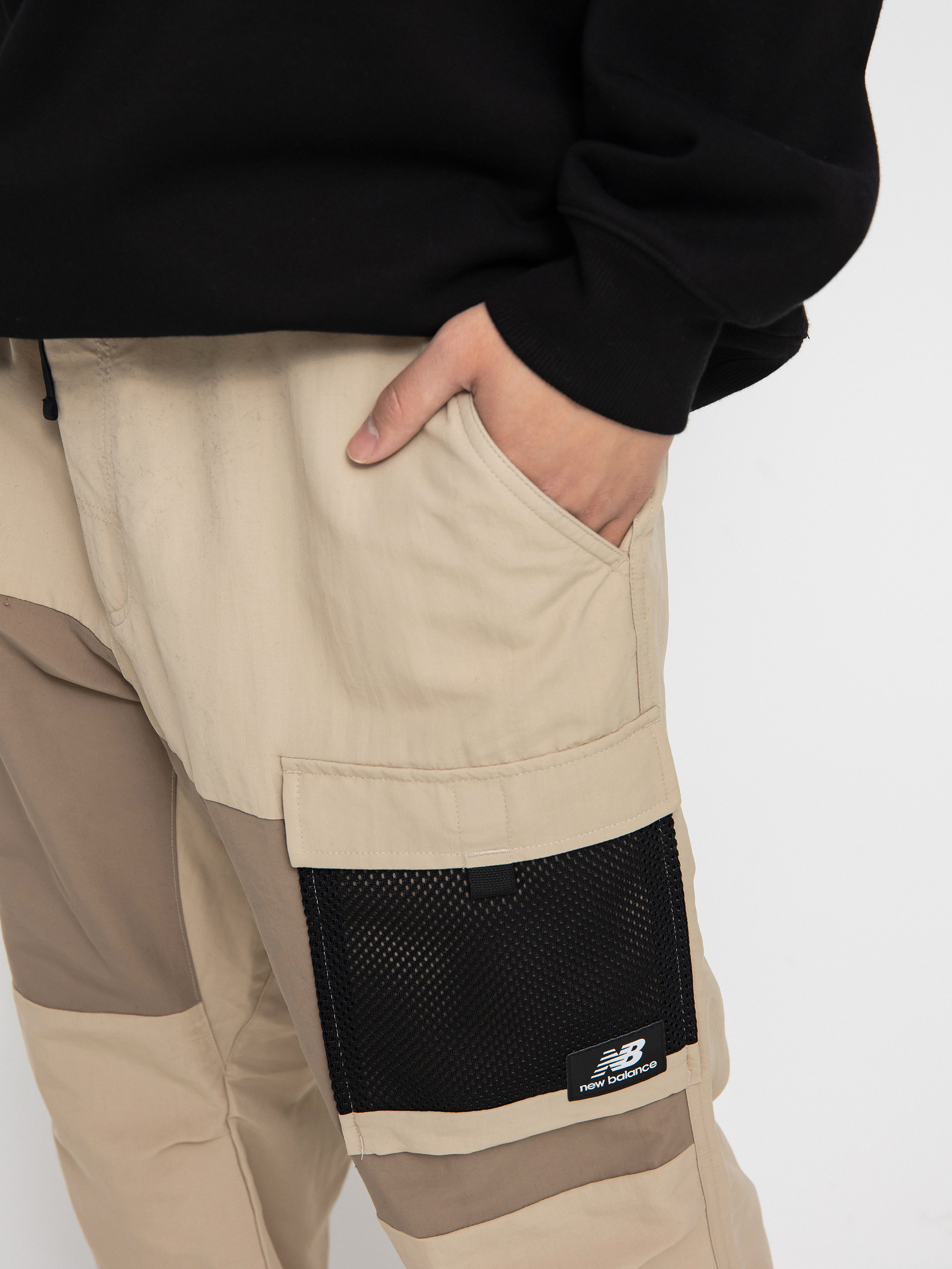 Spodnie New Balance All Terrain Cargo (khaki/black)