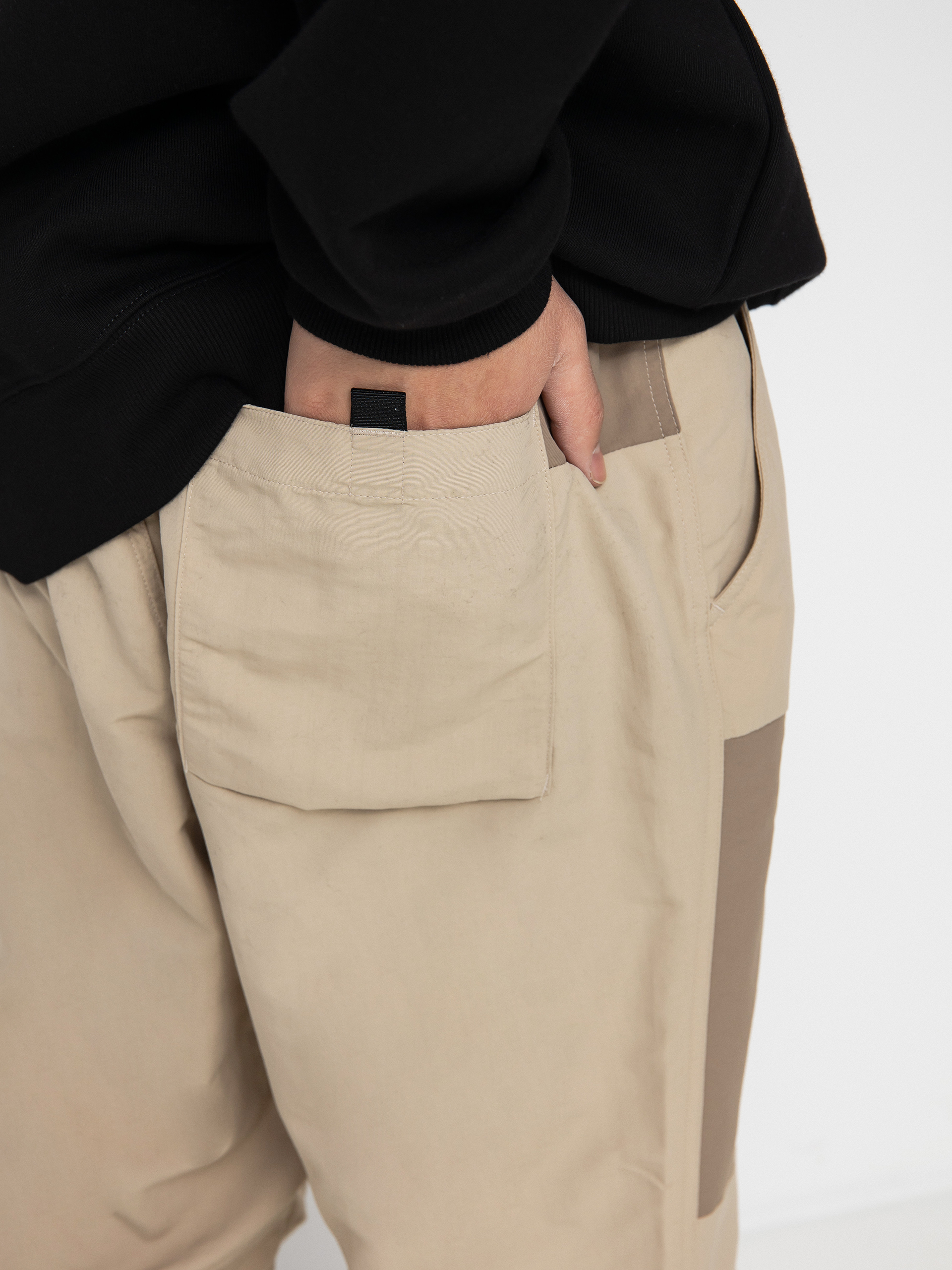 Spodnie New Balance All Terrain Cargo (khaki/black)