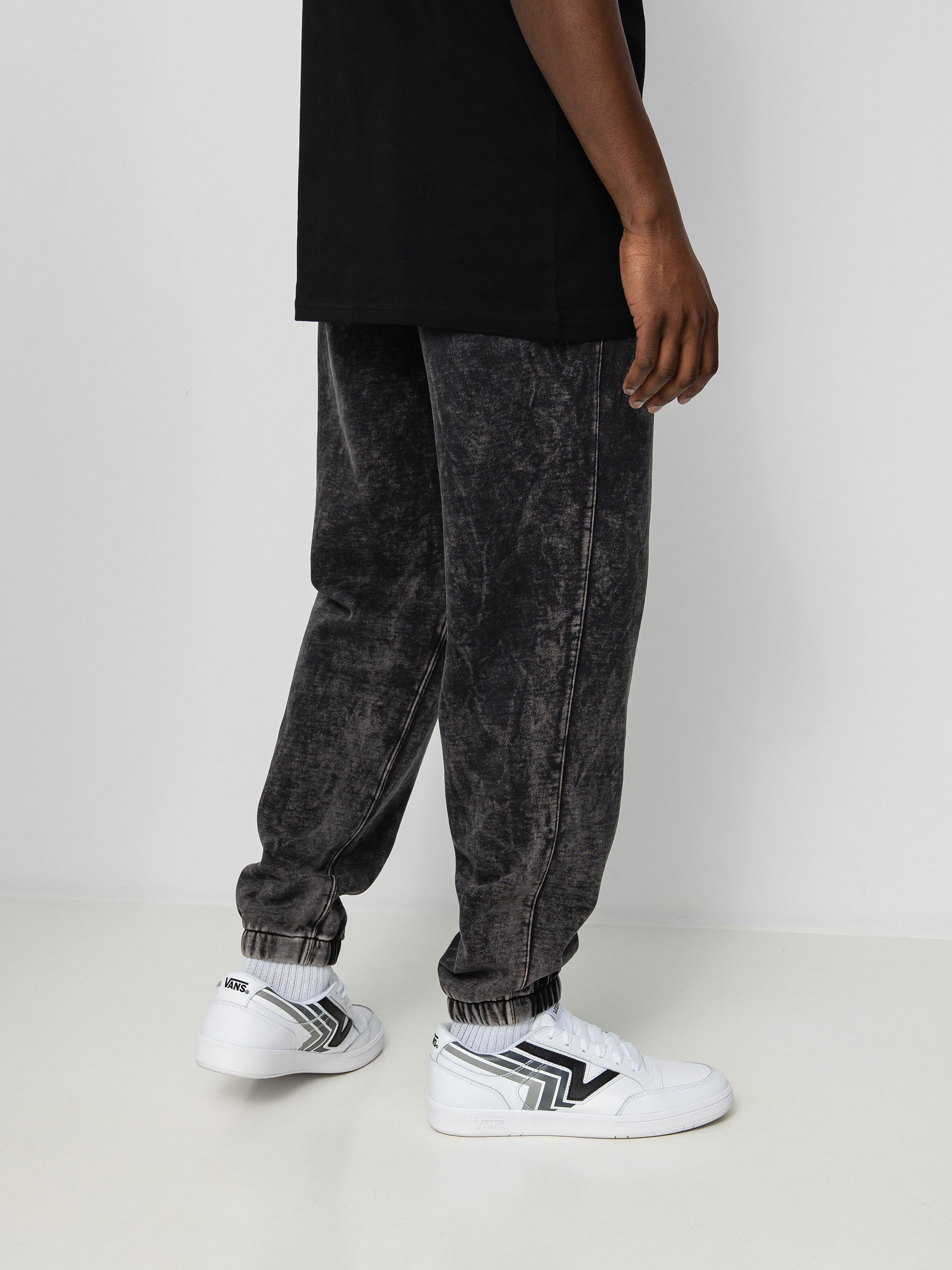 Spodnie Vans Mineral Wash Relaxed Fleece (black)