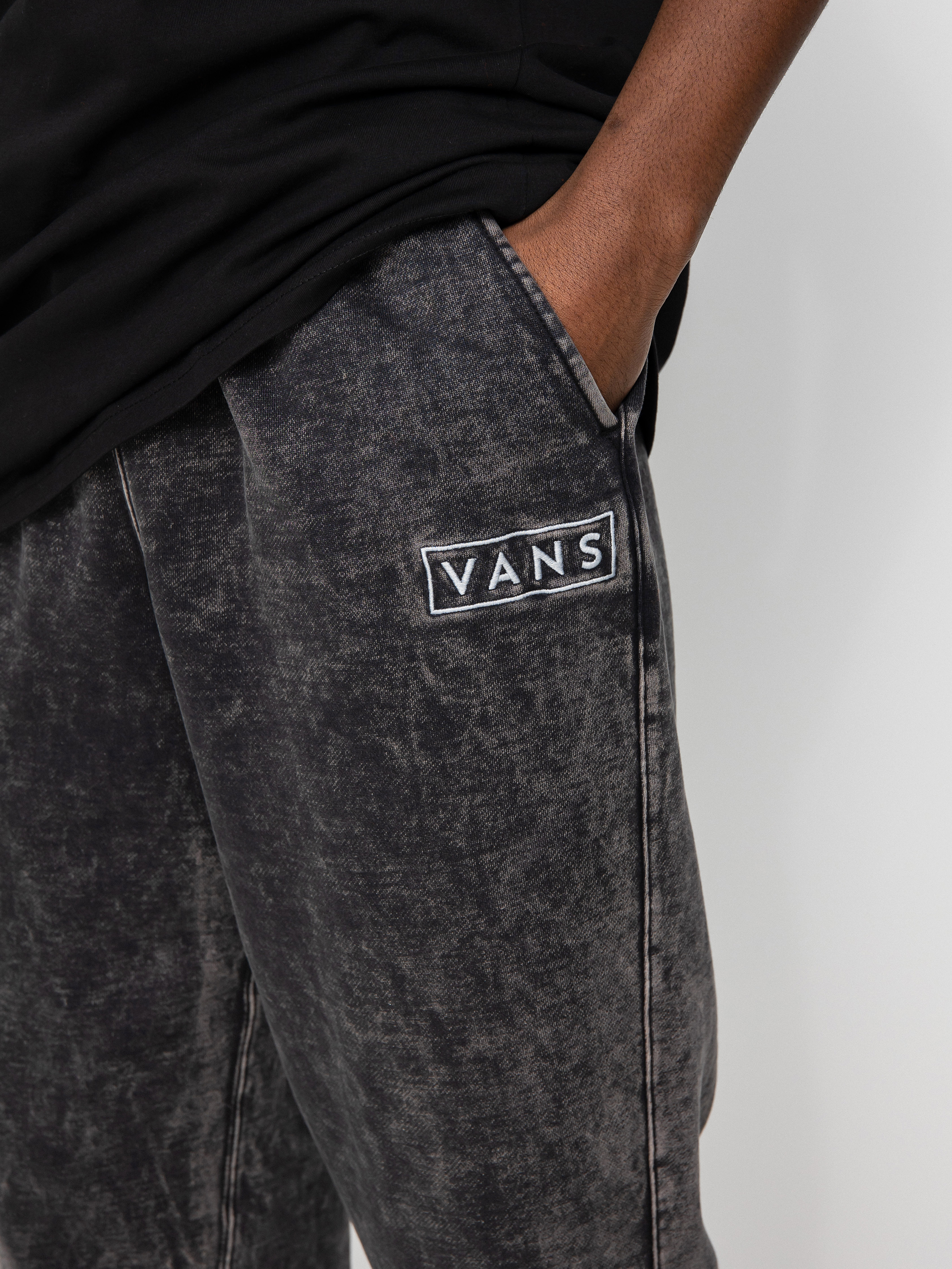 Spodnie Vans Mineral Wash Relaxed Fleece (black)