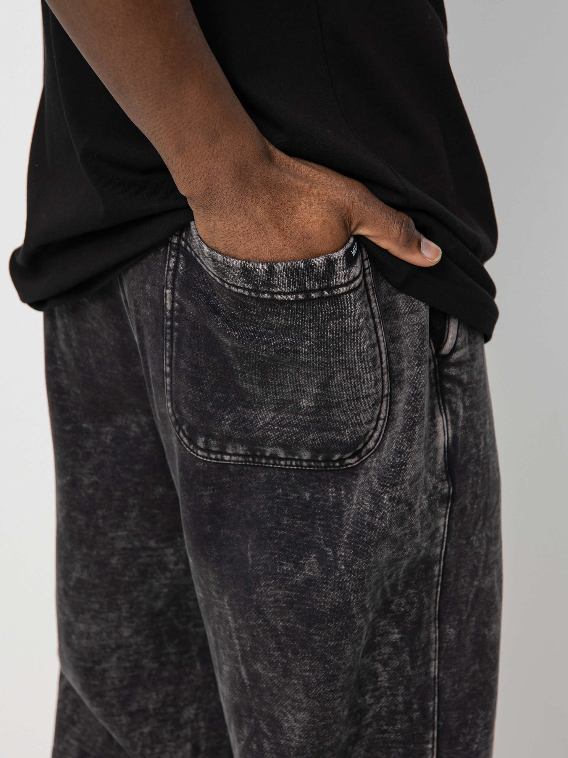 Spodnie Vans Mineral Wash Relaxed Fleece (black)