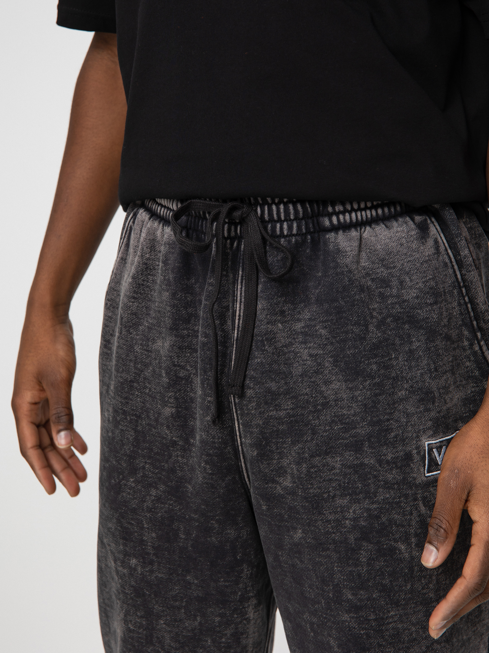 Spodnie Vans Mineral Wash Relaxed Fleece (black)