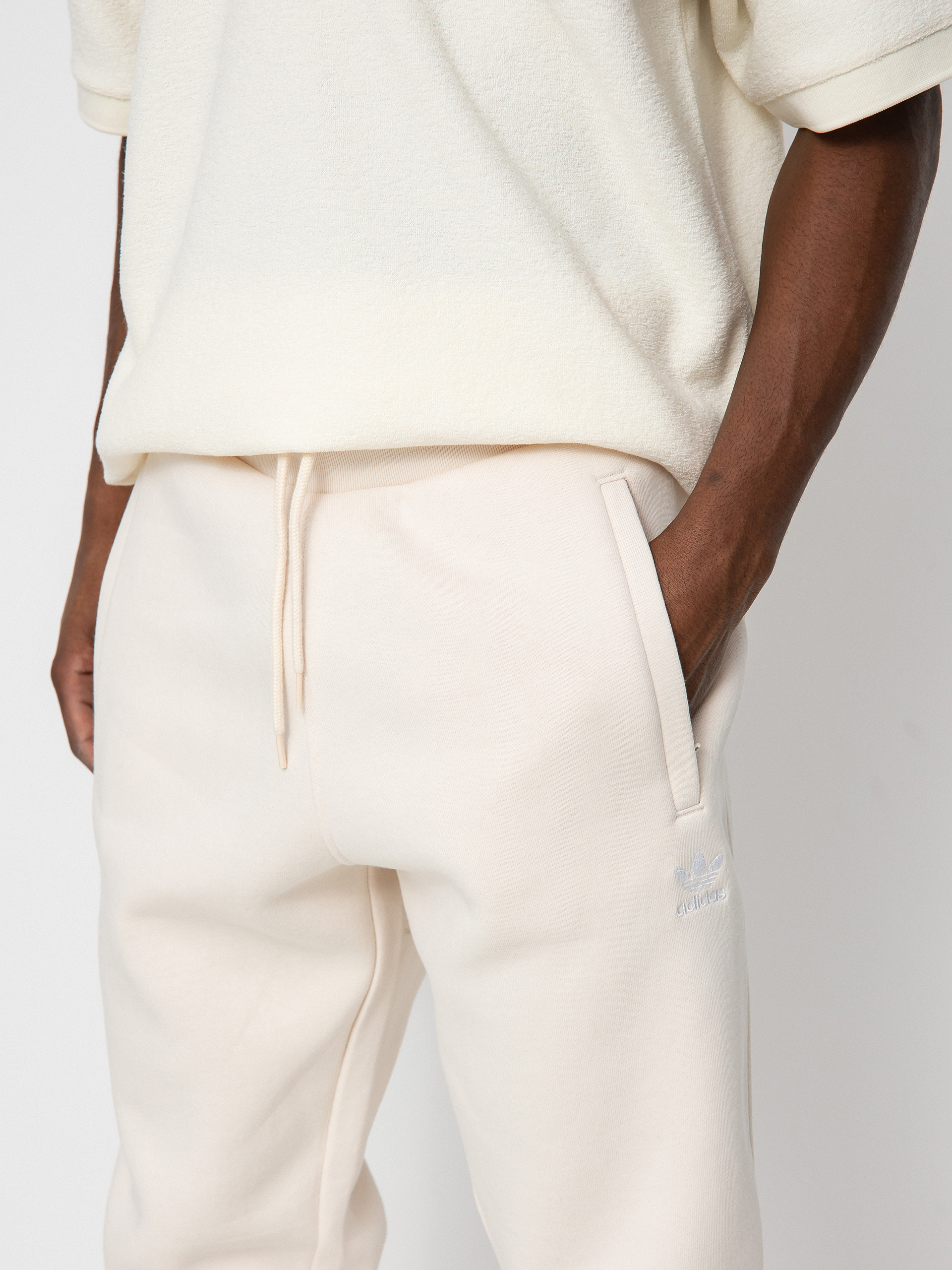 Spodnie adidas Originals Essentials (wonder white)