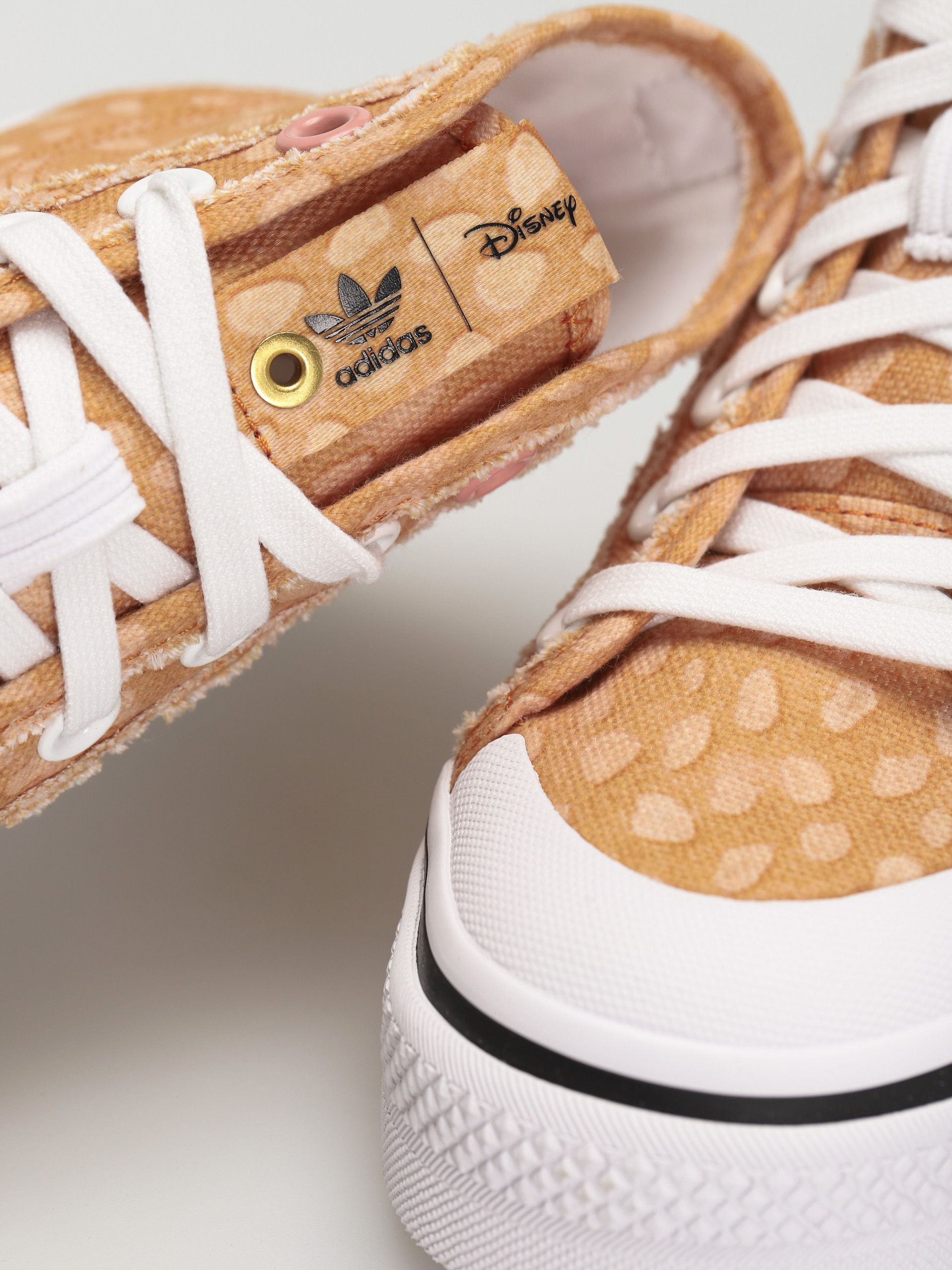 Buty adidas Originals Disney Nizza Platfo Wmn (ftwwht/legbur/owhite)