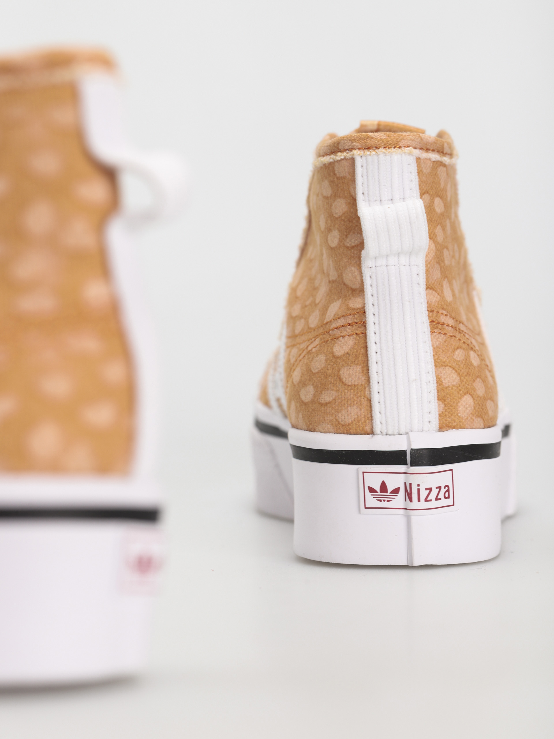 Buty adidas Originals Disney Nizza Platfo Wmn (ftwwht/legbur/owhite)