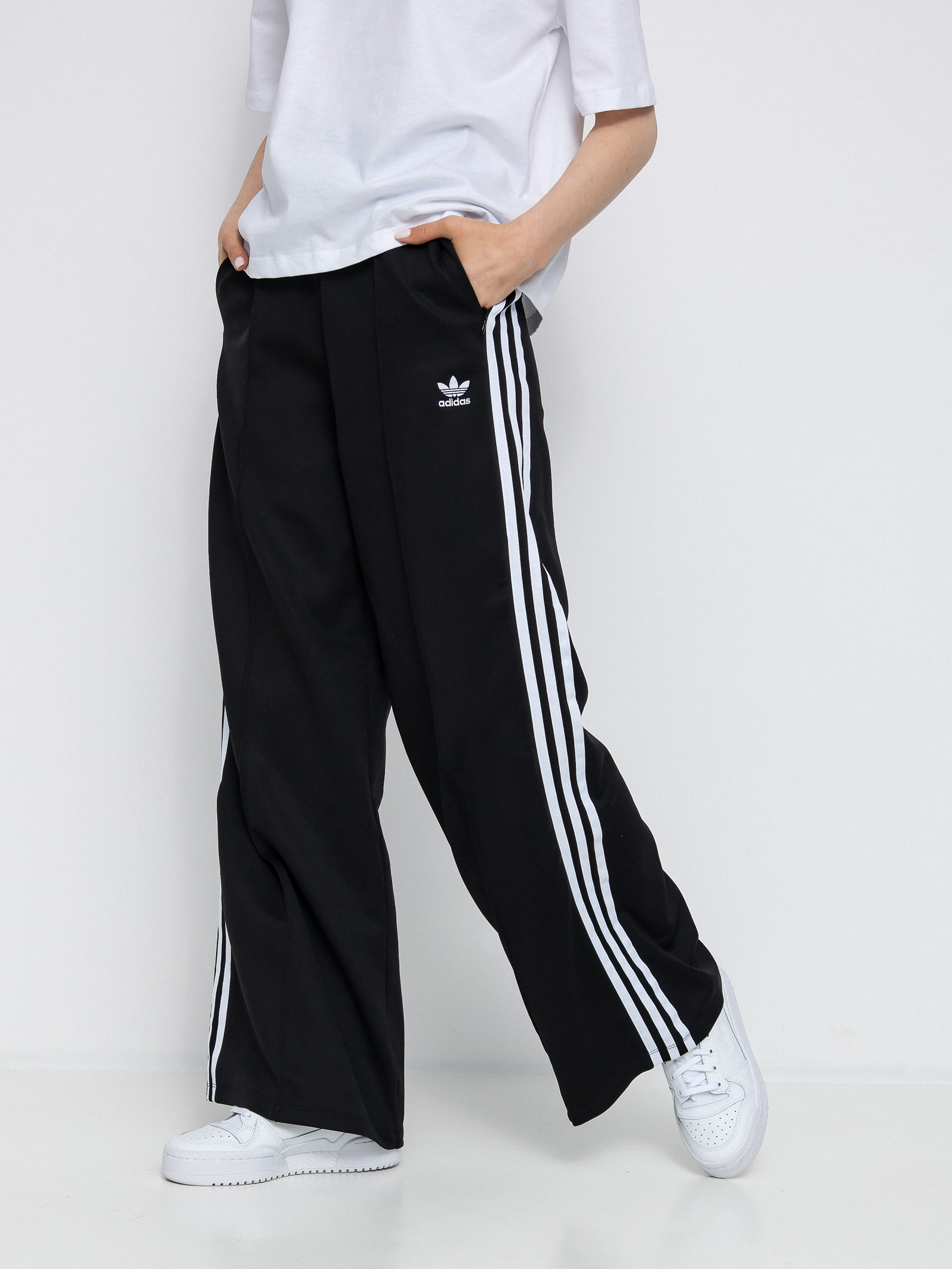 Spodnie adidas Originals Relaxed Wmn (black)