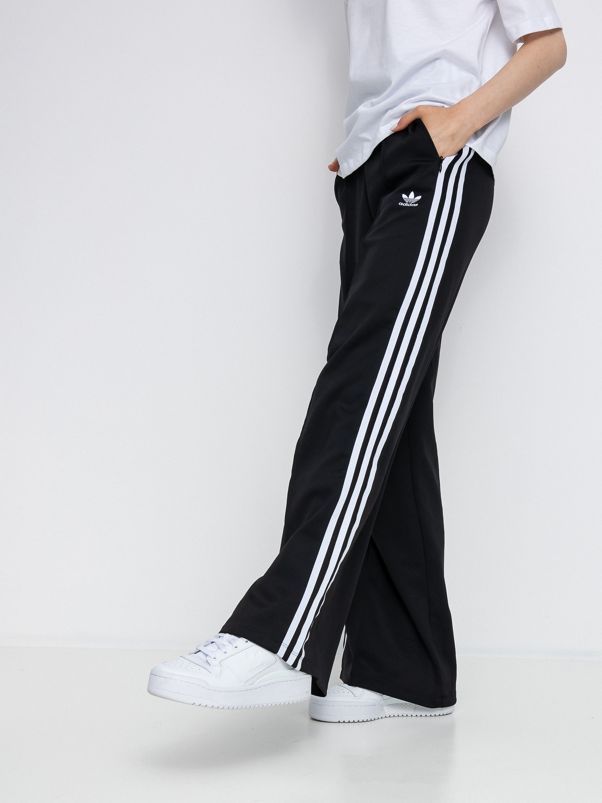 Spodnie adidas Originals Relaxed Wmn (black)
