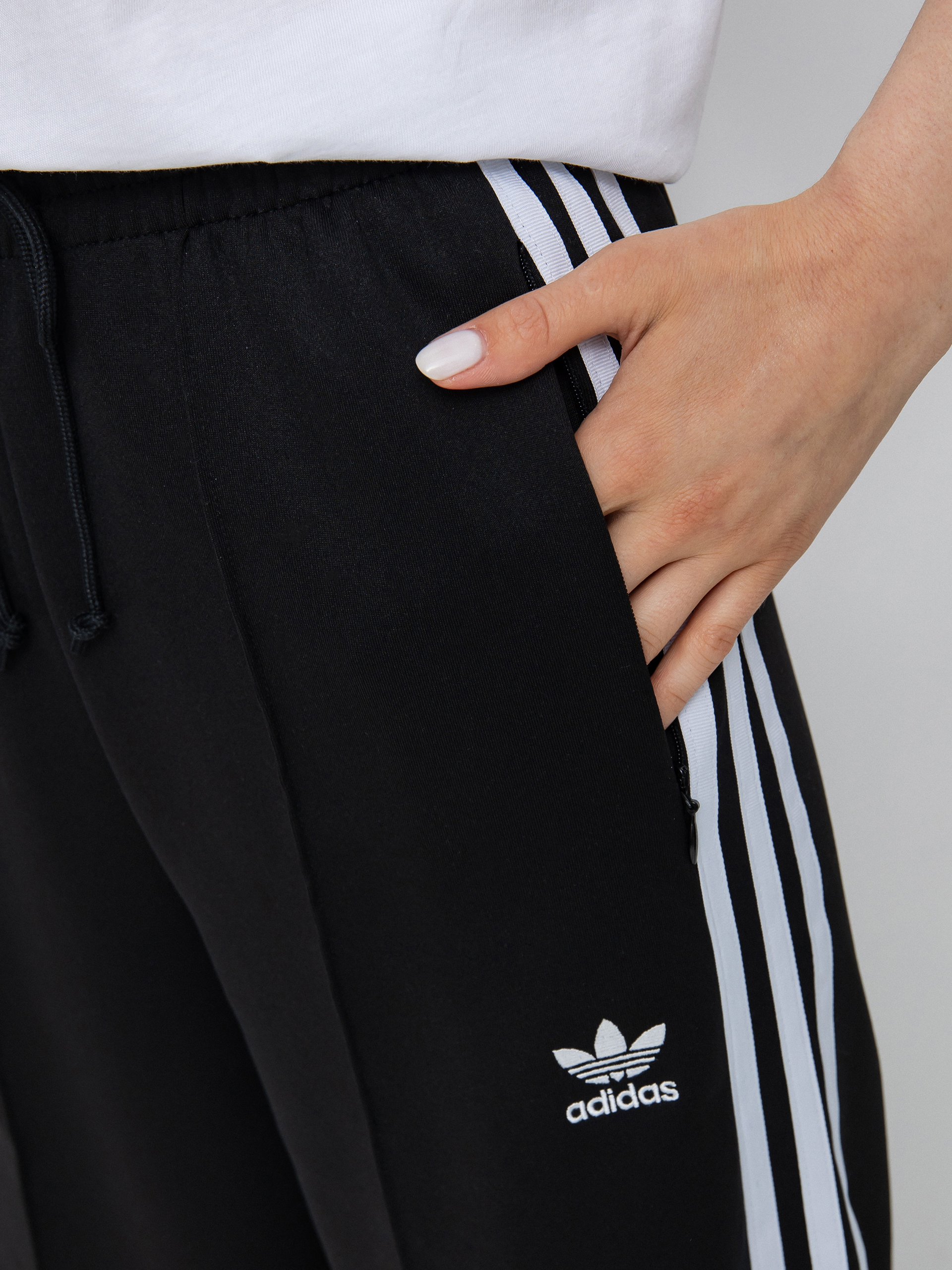 Spodnie adidas Originals Relaxed Wmn (black)