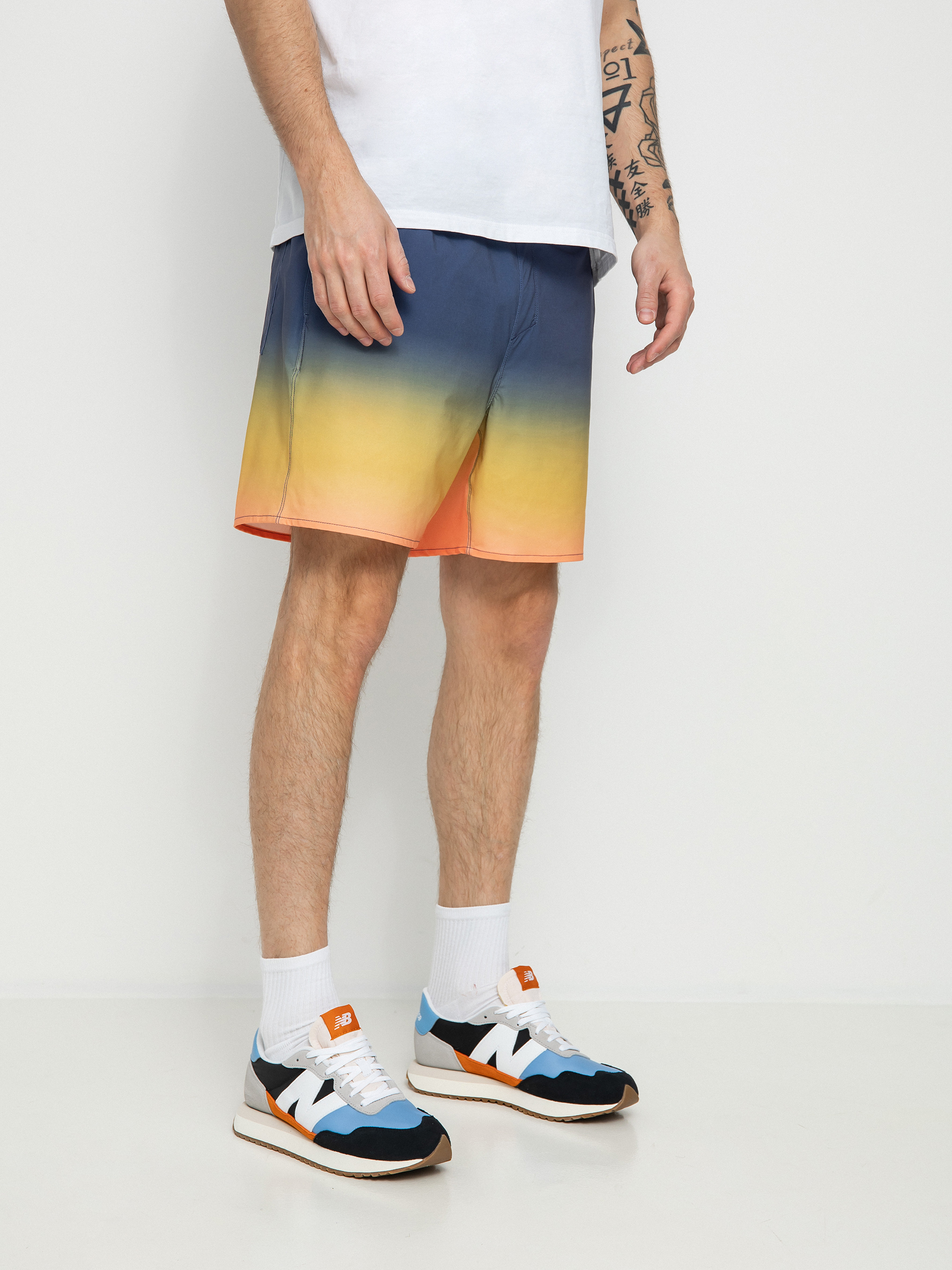 Boardshorty Patagonia Hydropeak Volley 16 in (cosmic gradients tigerlily orange)