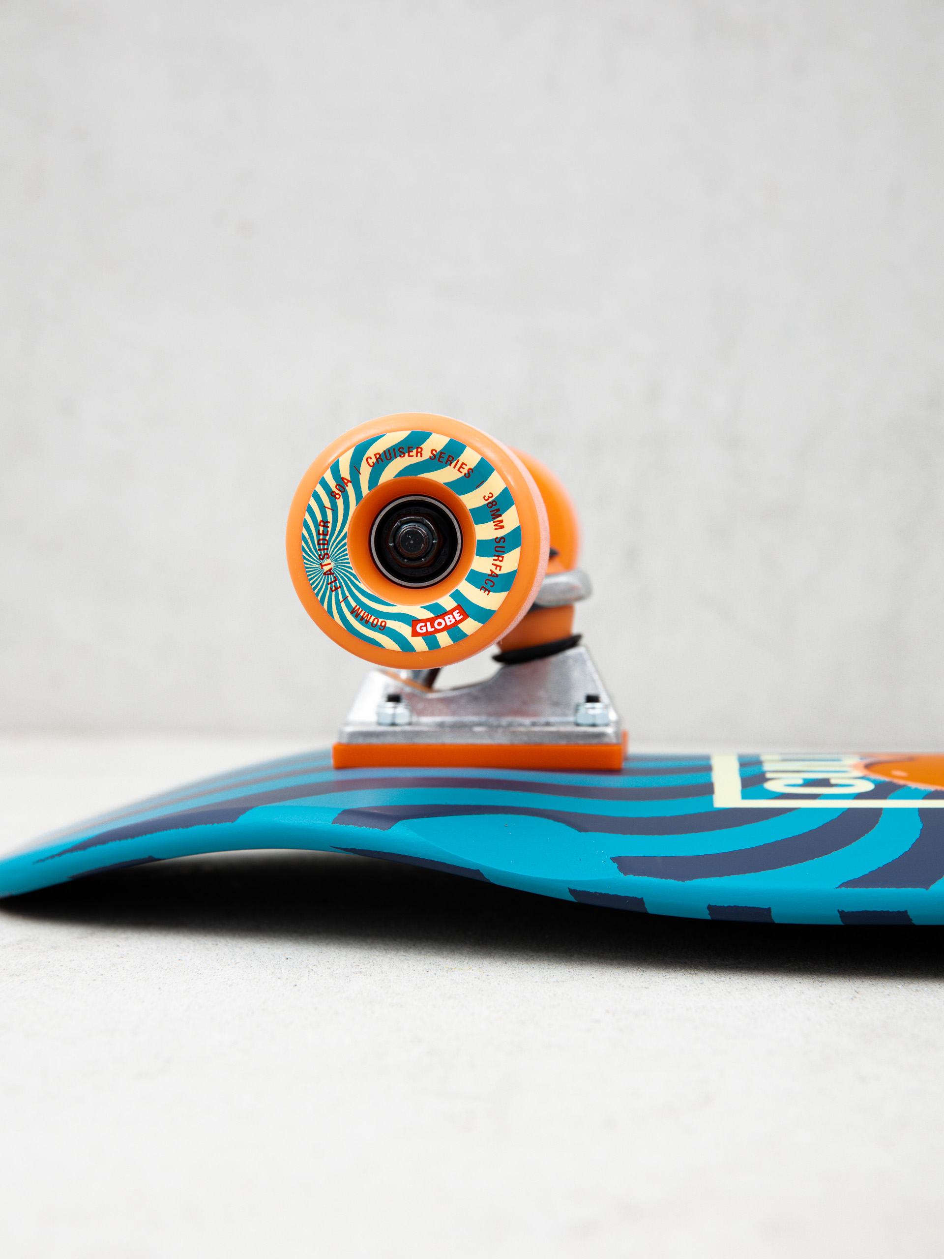 Deskorolka cruiser Globe Dealer (cult of freedom/blue)