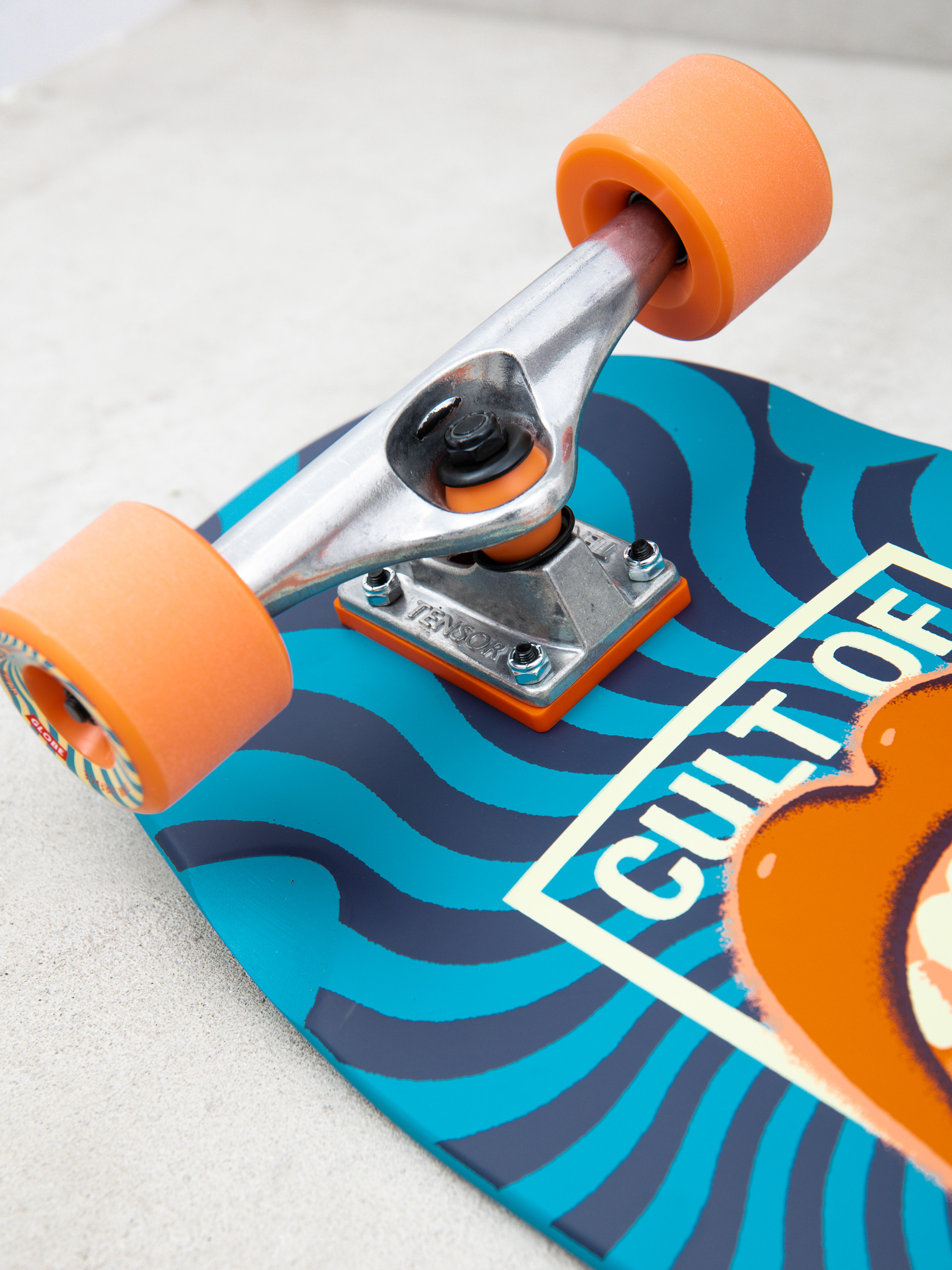 Deskorolka cruiser Globe Dealer (cult of freedom/blue)