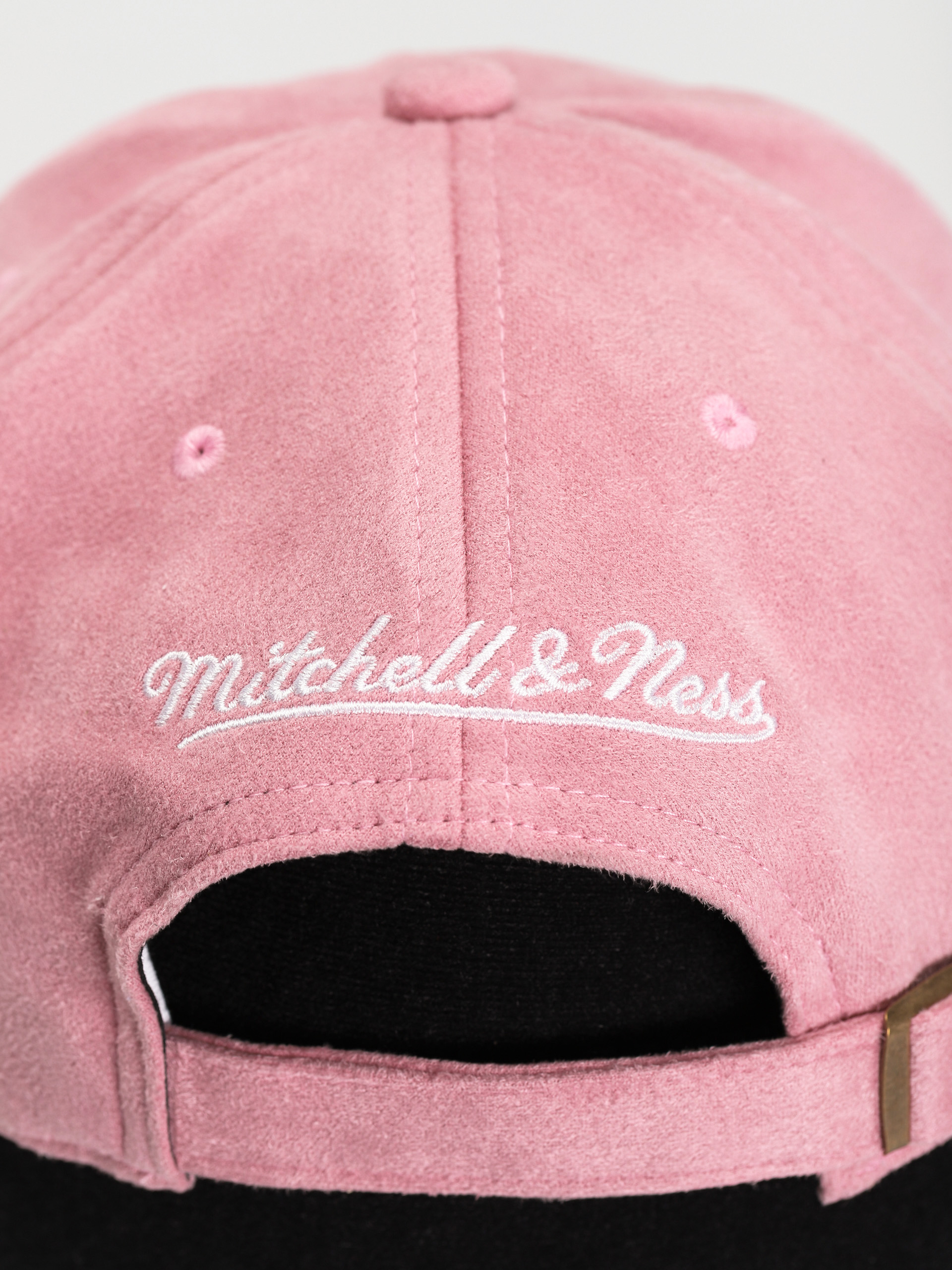 Czapka z daszkiem Mitchell & Ness Suede Dad (los angeles lakers pink)