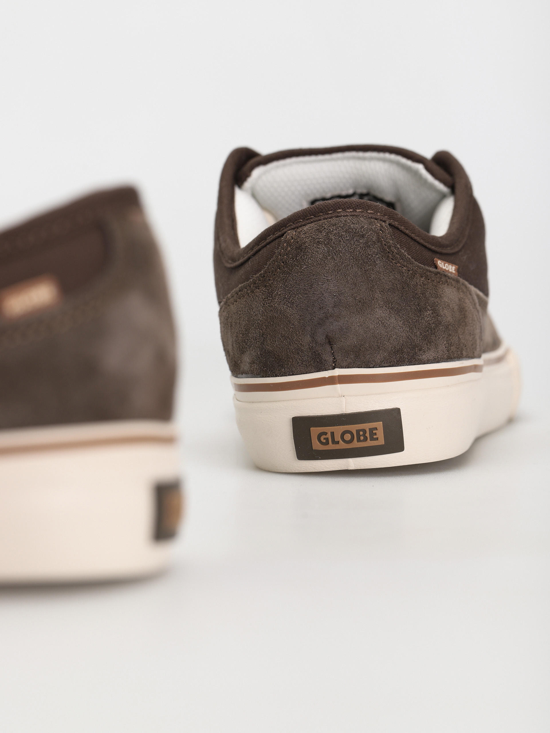 Buty Globe Mahalo (coffee/antique)