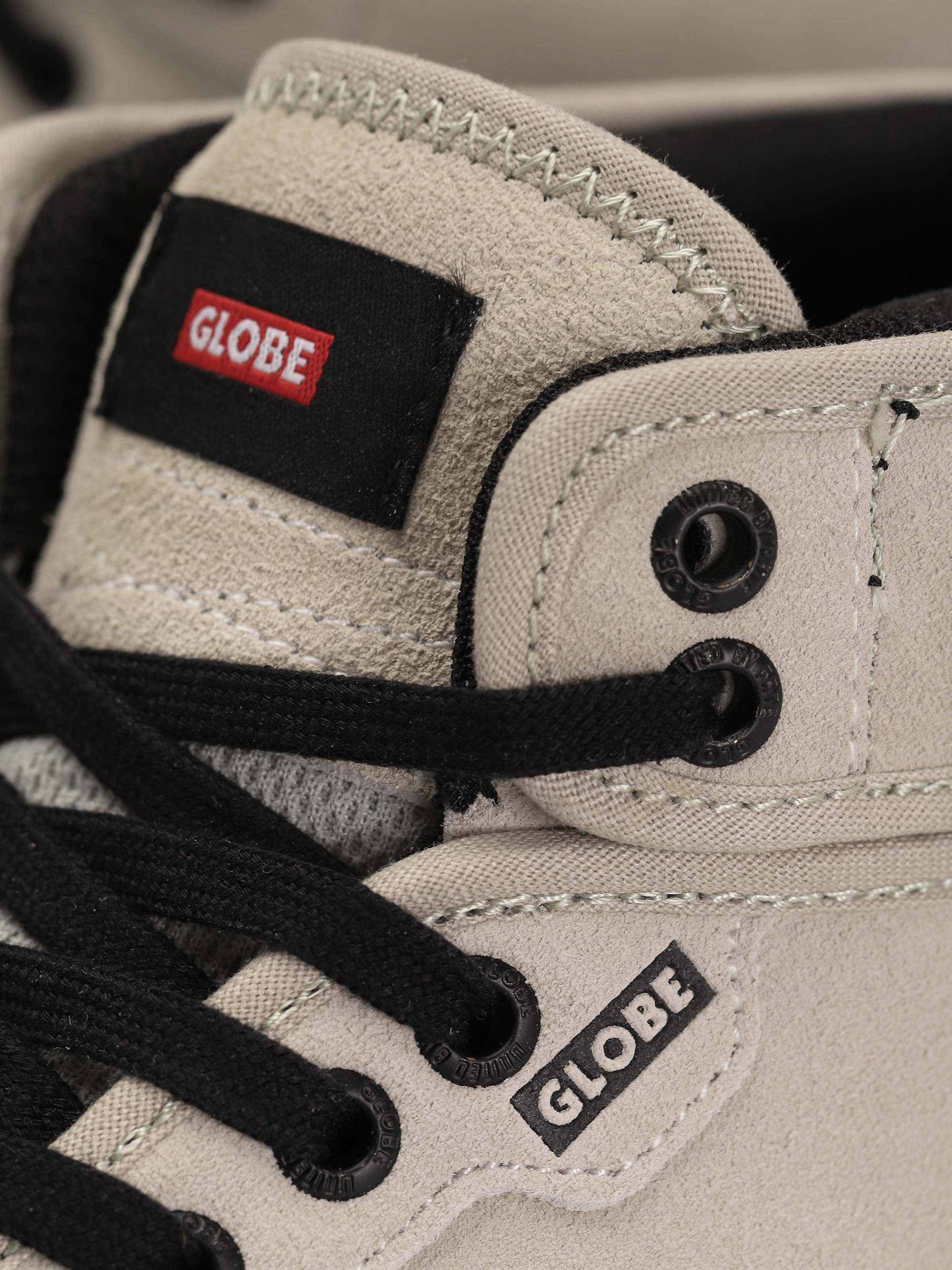 Buty Globe Motley Mid (off white/black/plus)