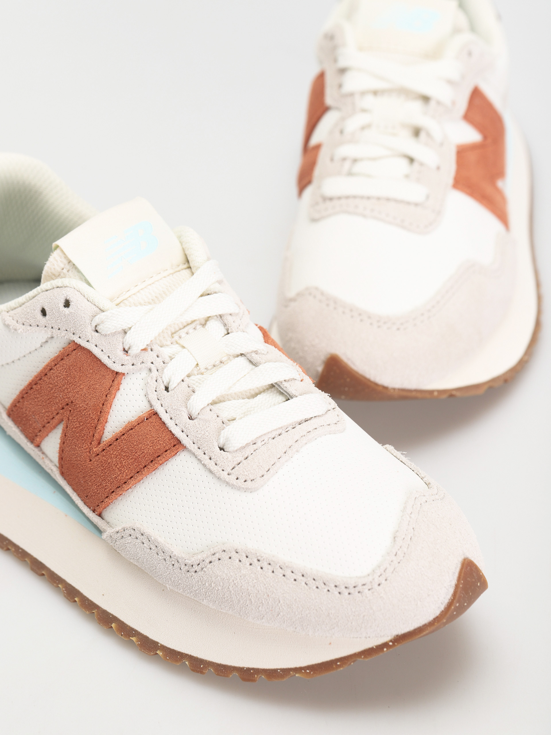 Buty New Balance 237 Wmn (sea salt)
