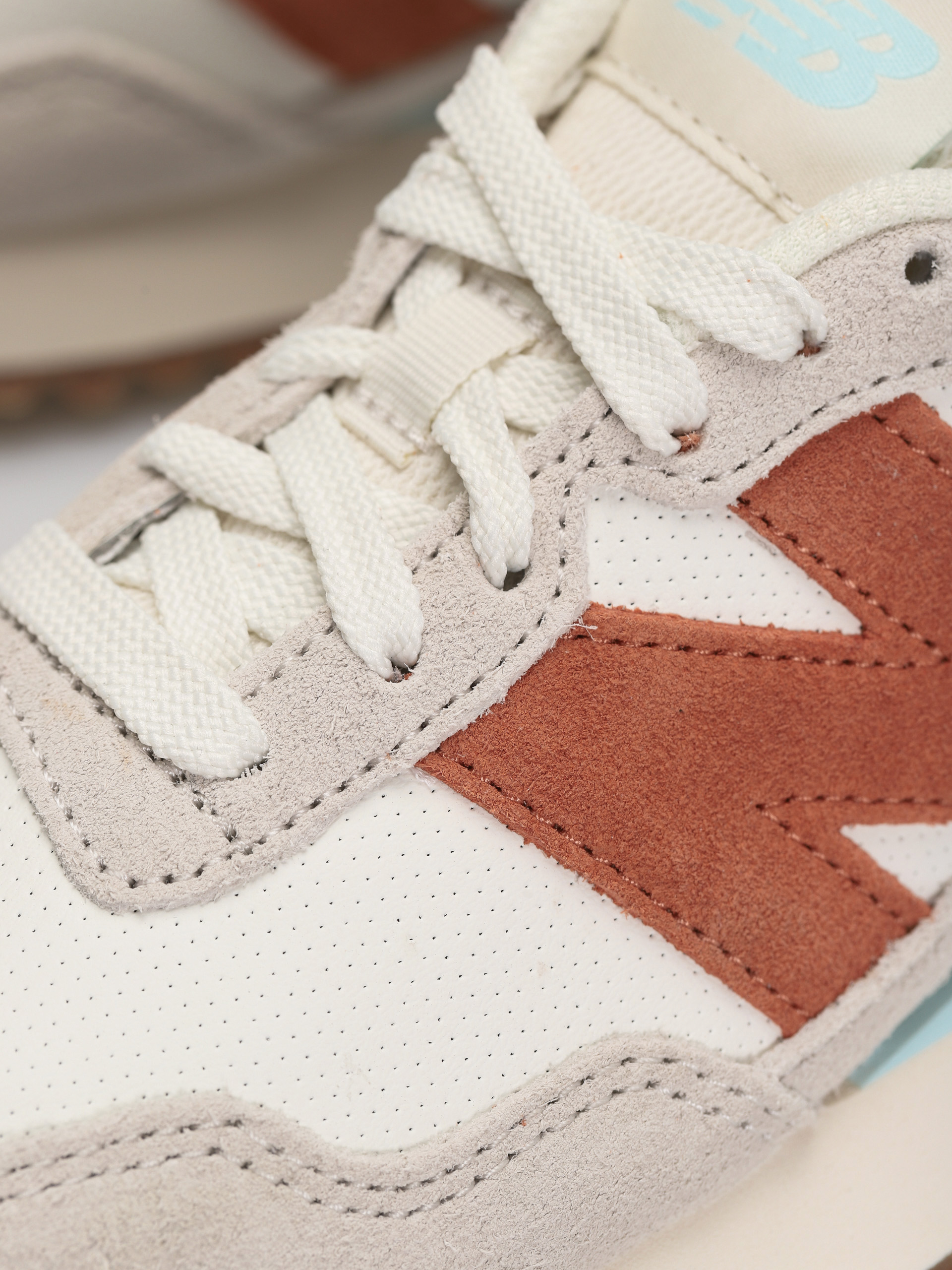 Buty New Balance 237 Wmn (sea salt)