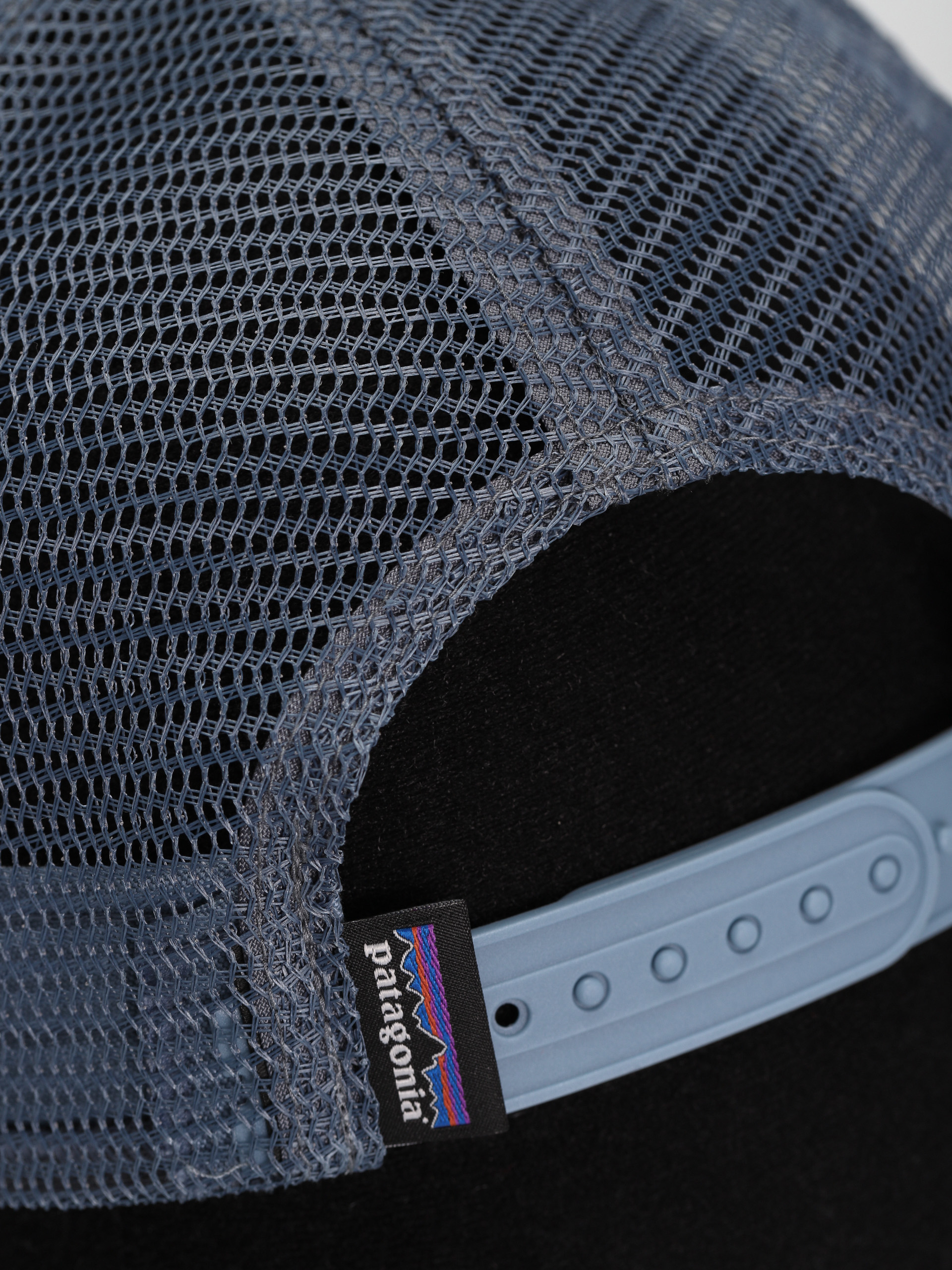 Czapka z daszkiem Patagonia P 6 Logo Trucker (white w/light plume grey)