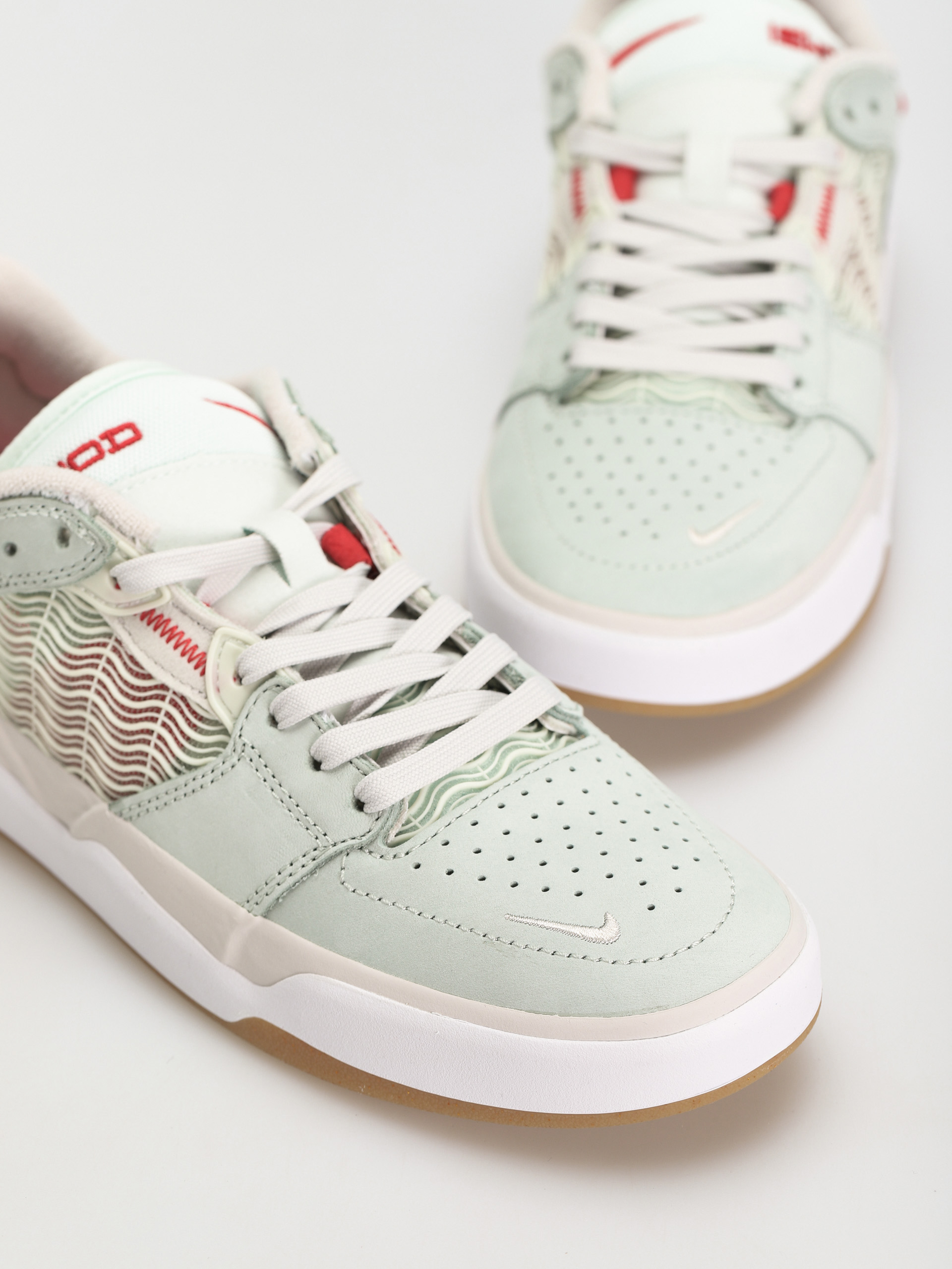 Buty Nike SB Ishod Wair Premium (seafoam/university red barely green)