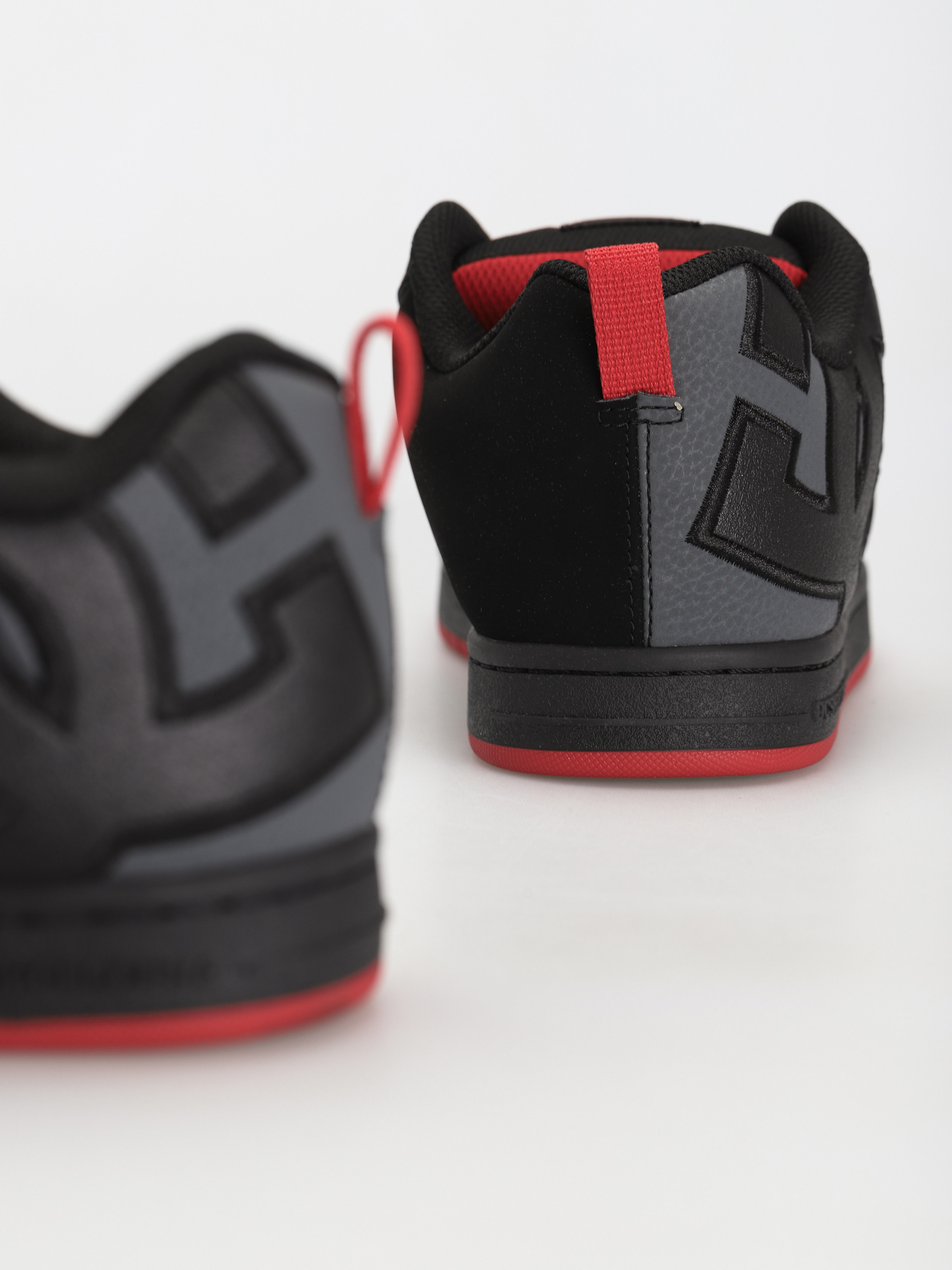 Buty DC Court Graffik Sq (black/grey/red)