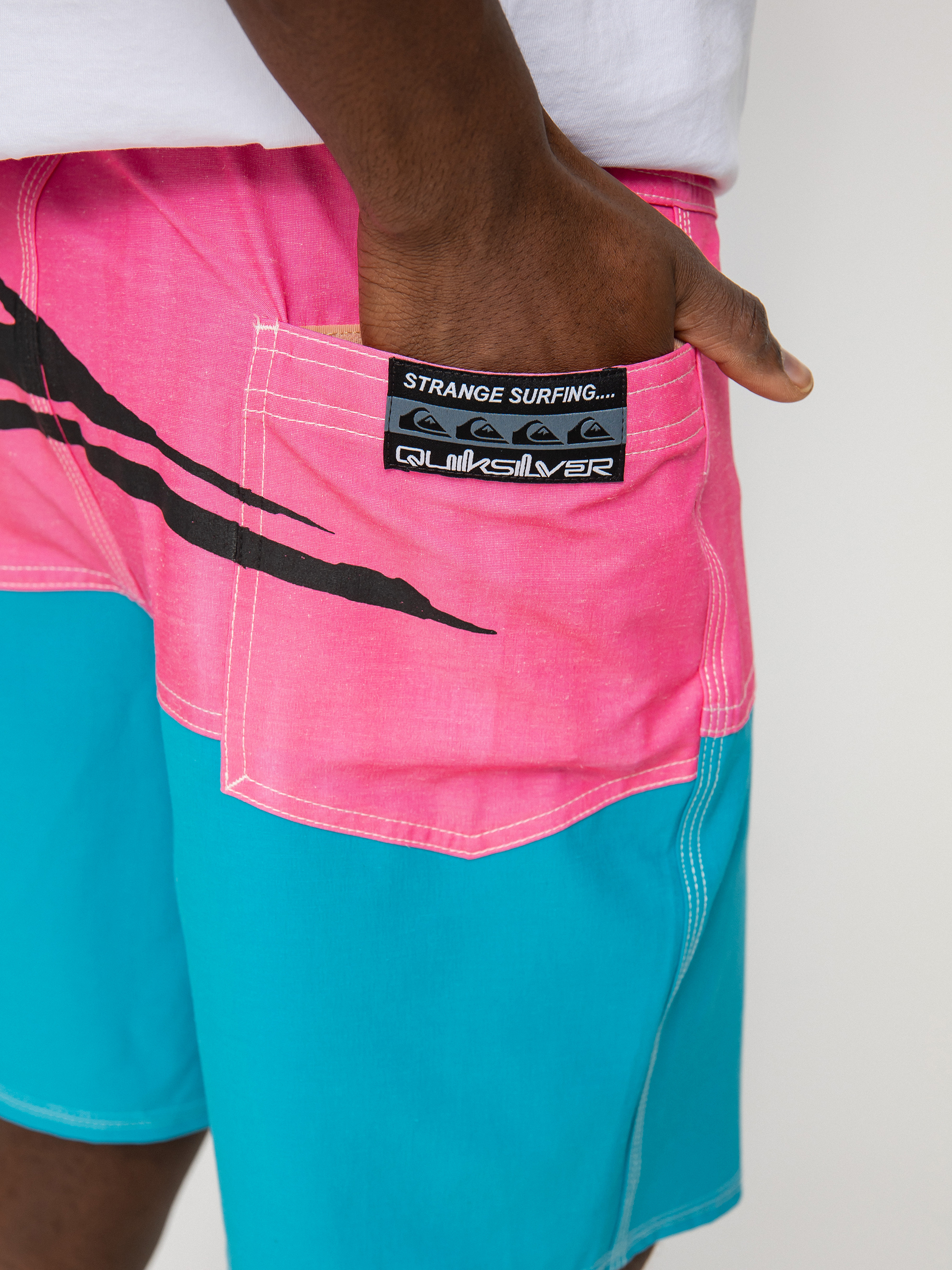 Boardshorty Quiksilver X Stranger Things Butt Logo 1986 17 (lenora hills)