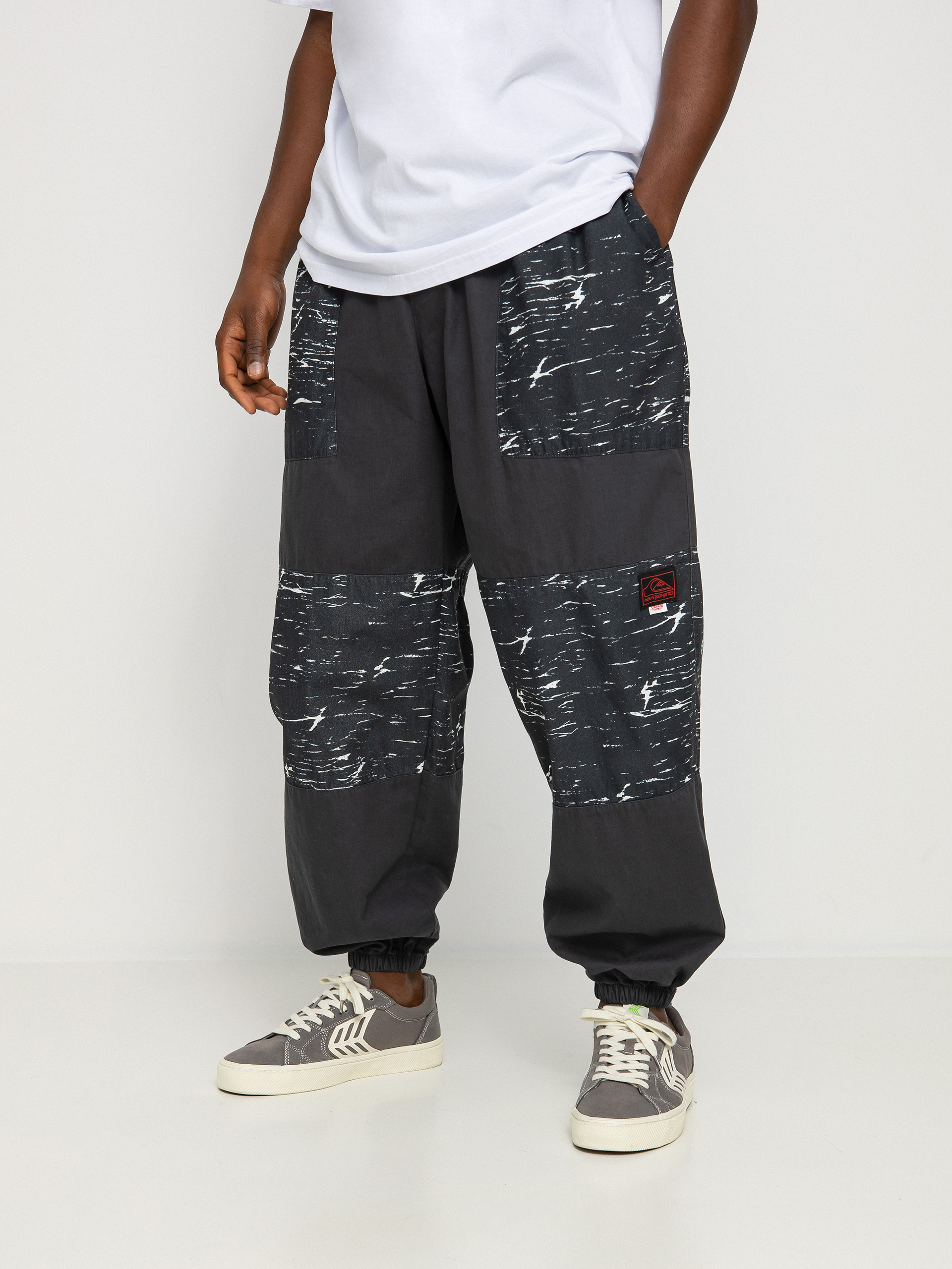 Spodnie Quiksilver X Stranger Things Skull Rock (black)