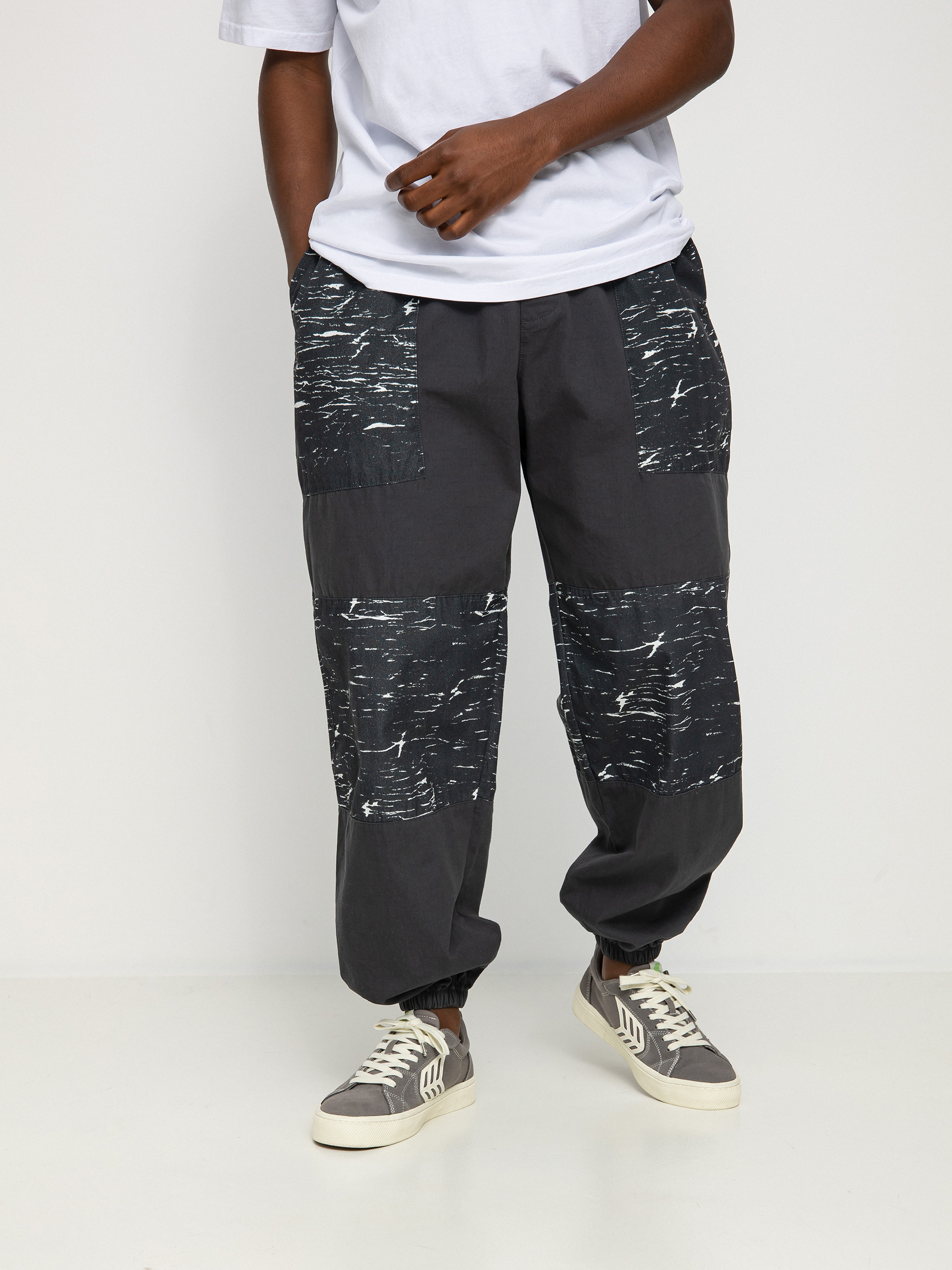 Spodnie Quiksilver X Stranger Things Skull Rock (black)