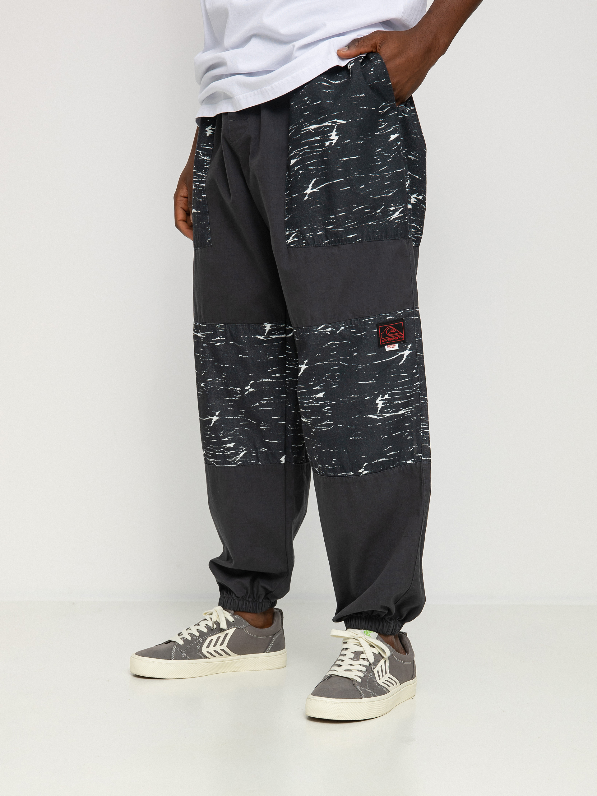 Spodnie Quiksilver X Stranger Things Skull Rock (black)