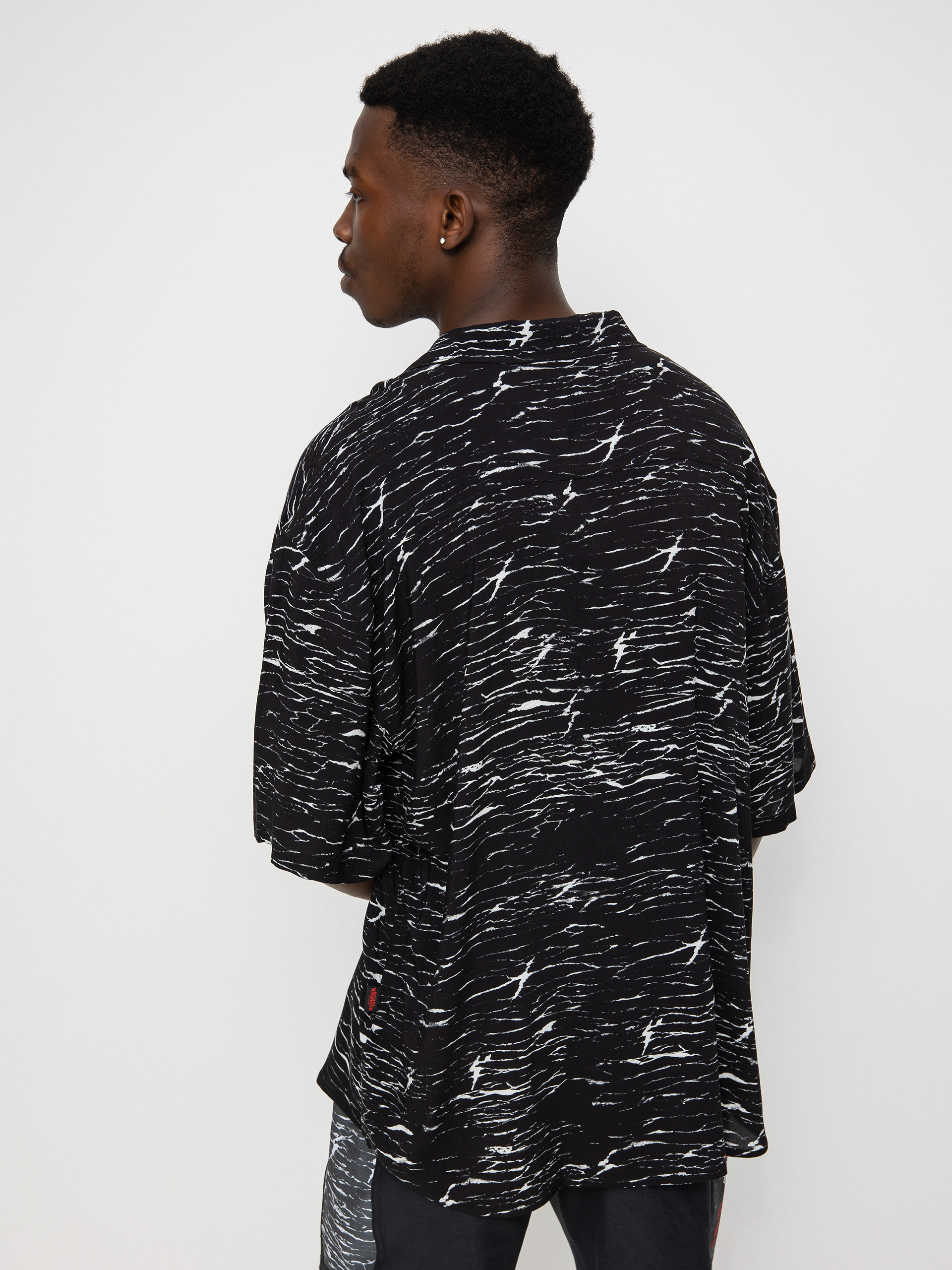 Koszula Quiksilver X Stranger Things Veinscose (upside down static black)