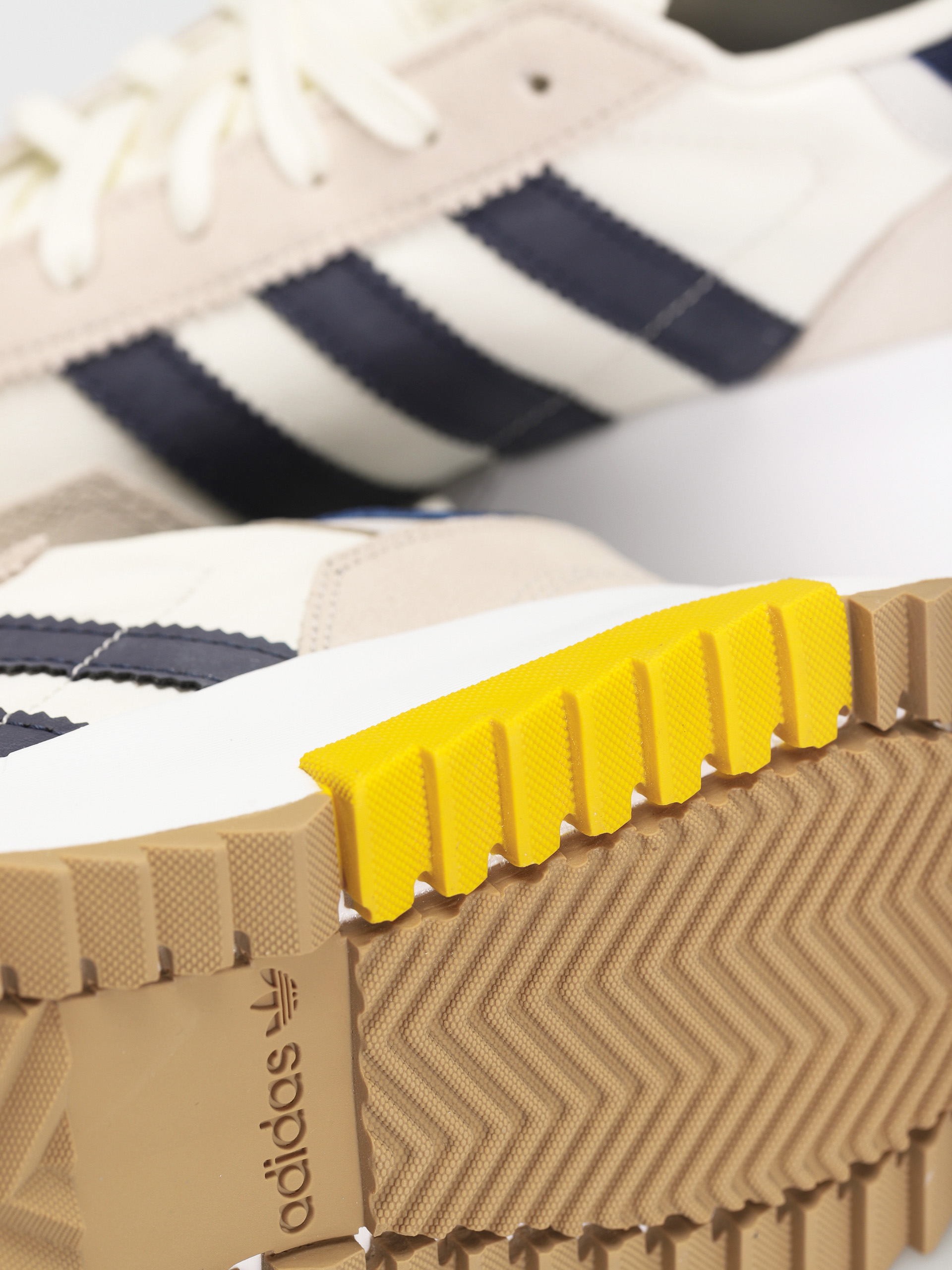 Buty adidas Originals Retropy F2 (owhite/shanav/hazyel)