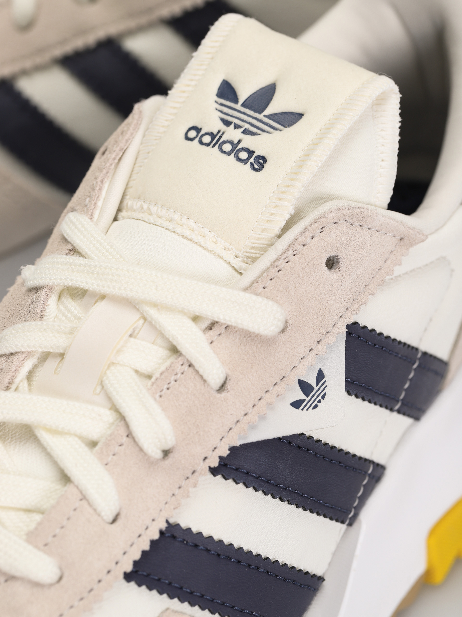Buty adidas Originals Retropy F2 (owhite/shanav/hazyel)