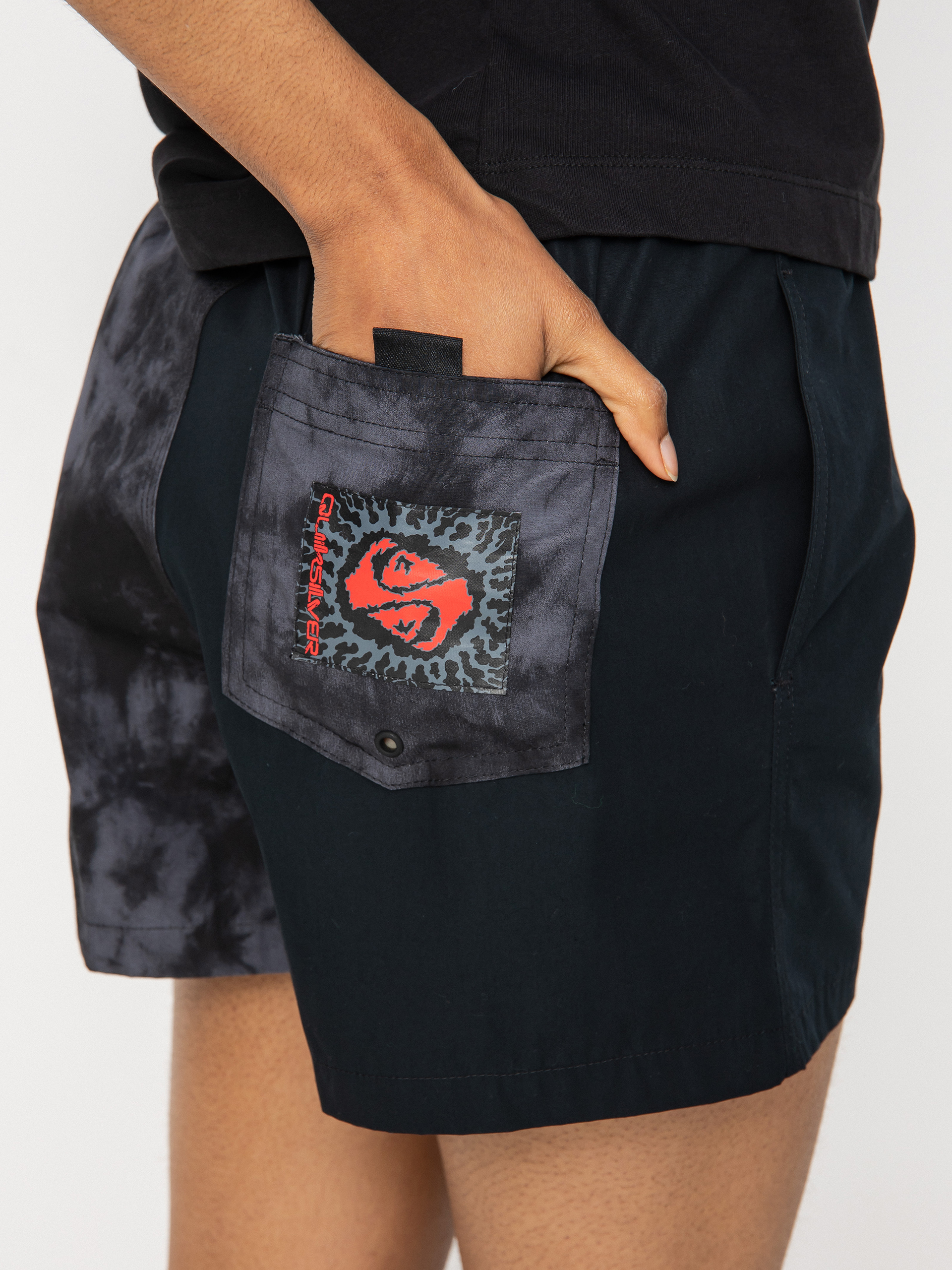 Szorty Quiksilver X Stranger Things Upside Down Volley Wmn (black)