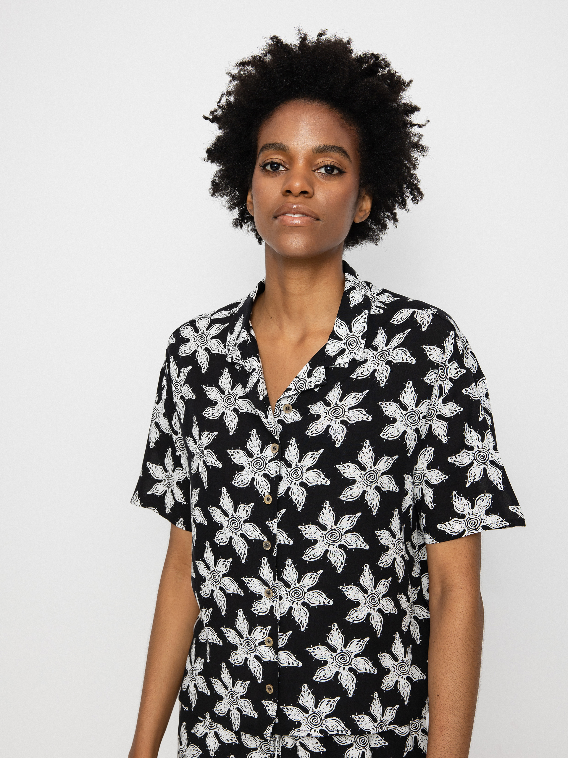 Koszula Quiksilver X Stranger Things Upside Down Wmn (upsidown monster flower black)