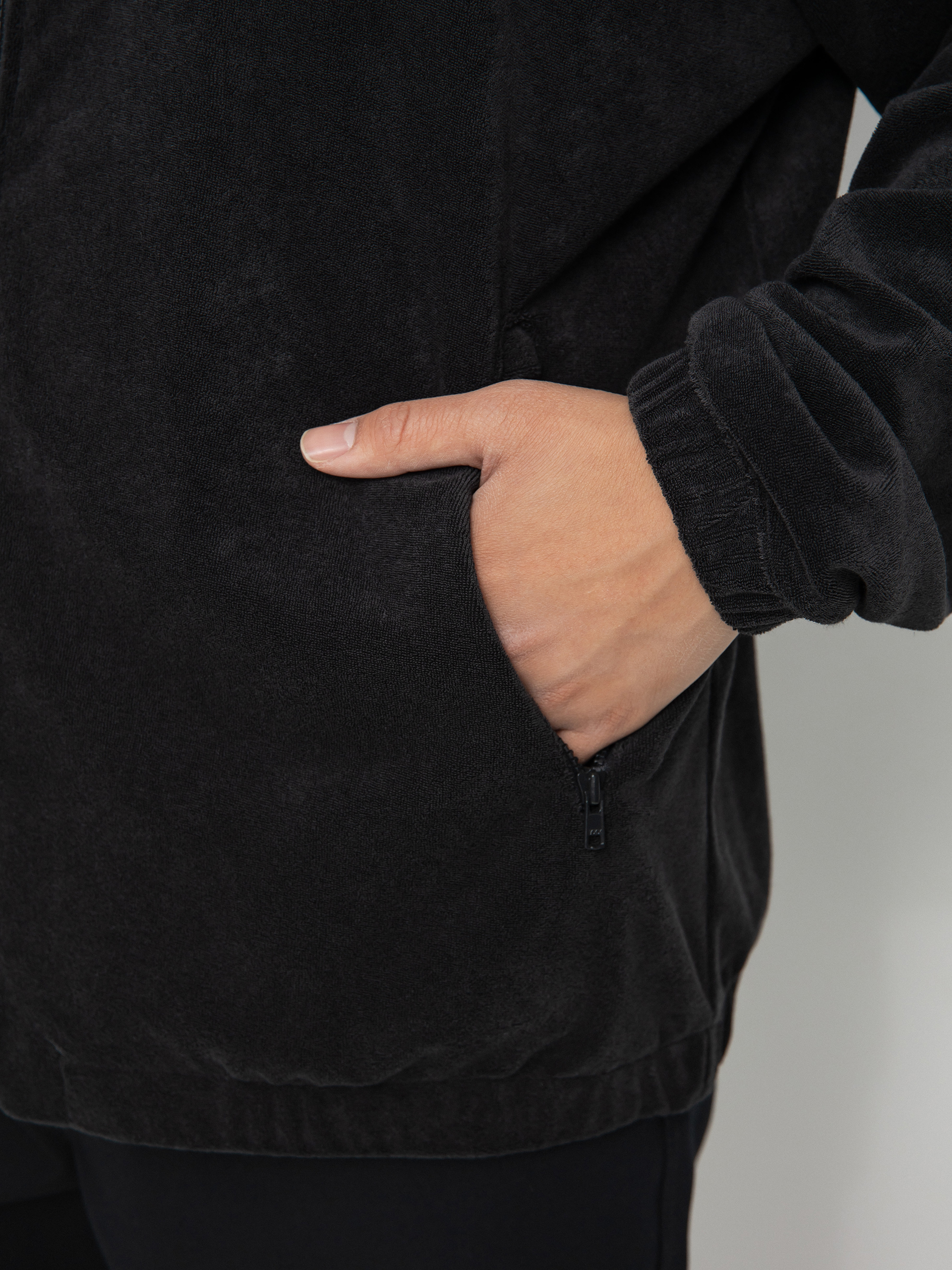 Kurtka Nike SB Essential (black/black/university gold)