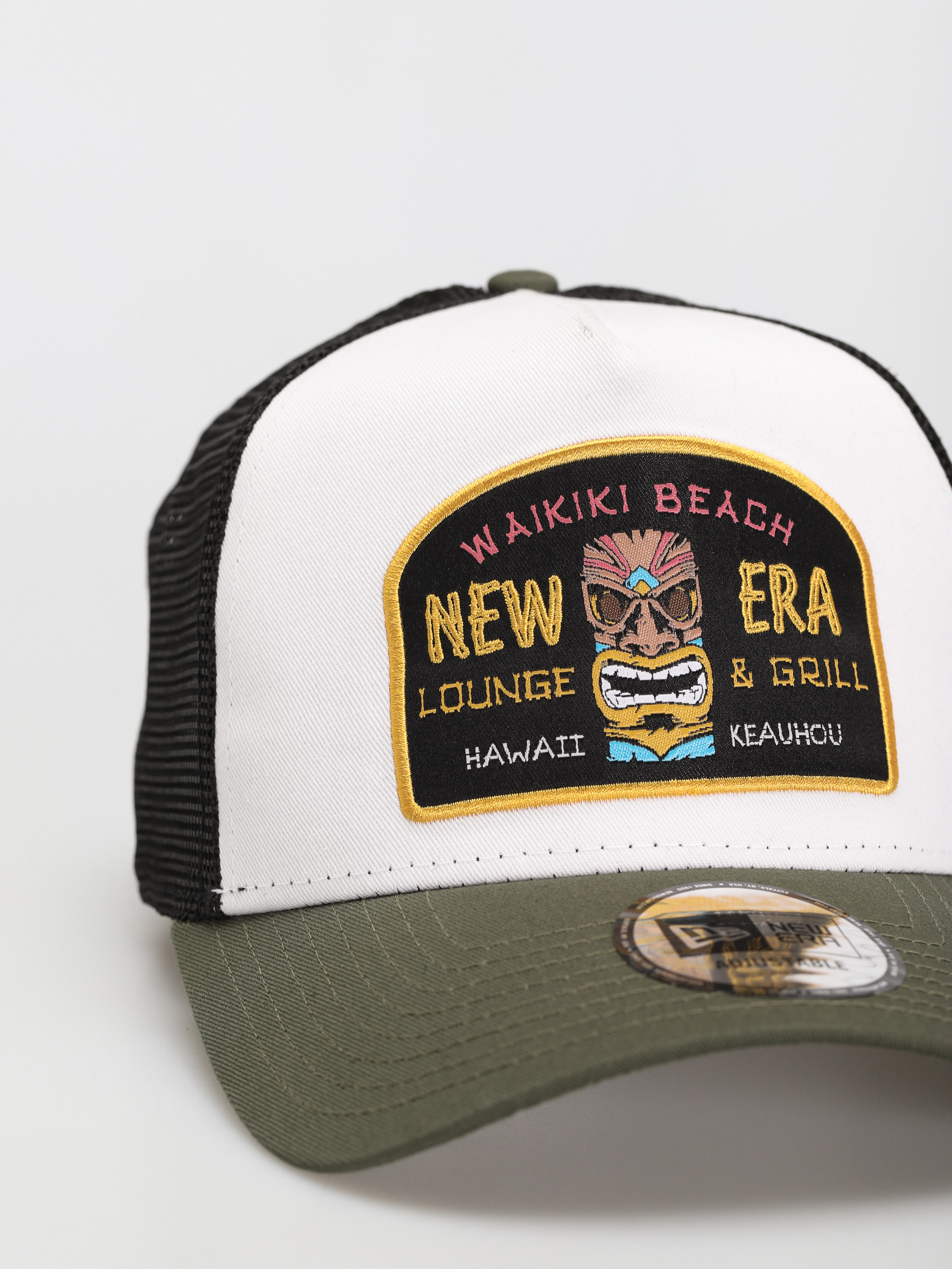 Czapka z daszkiem New Era Location Icon Trucker (khaki/white)