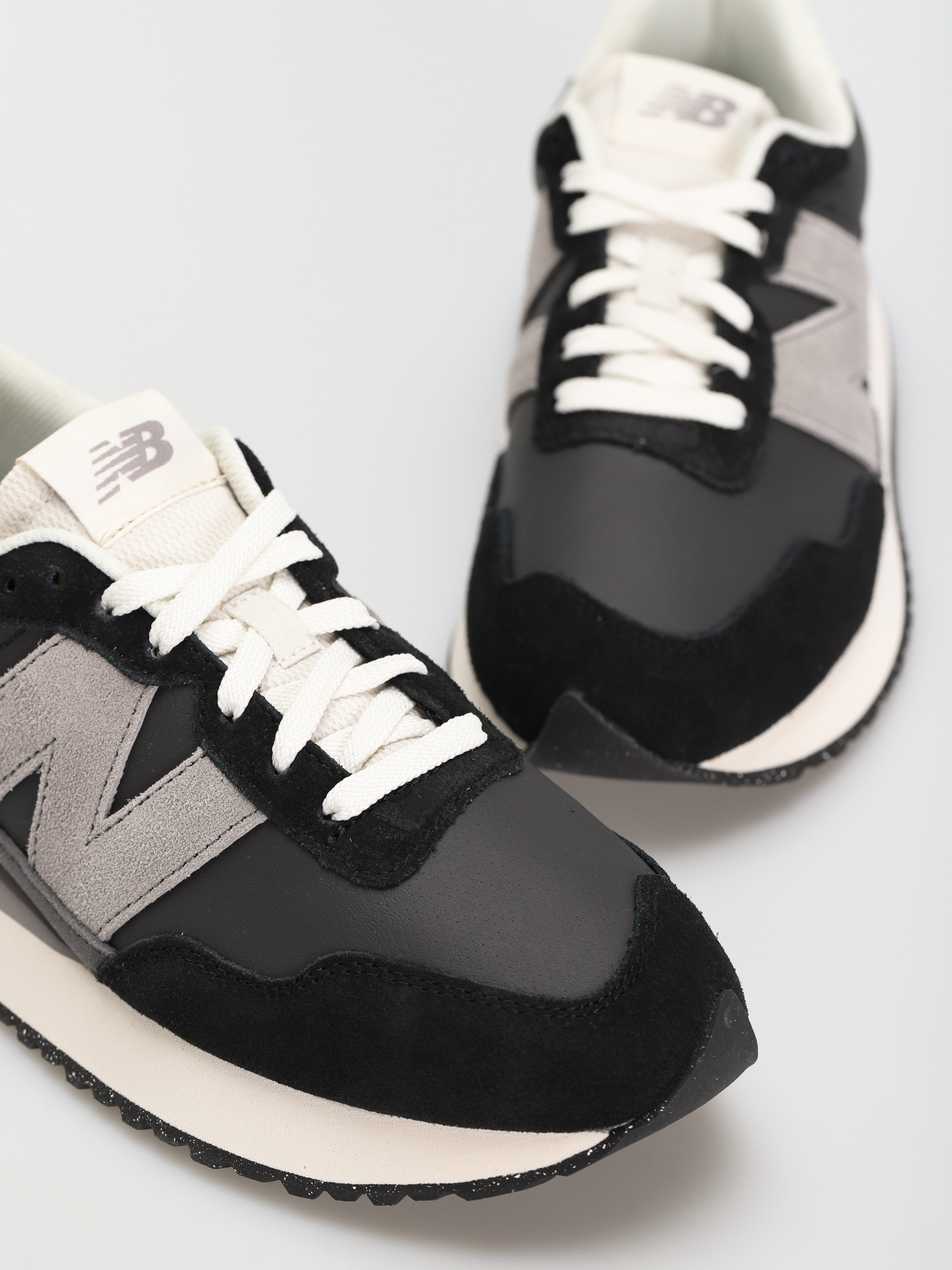 Buty New Balance 237 (black)